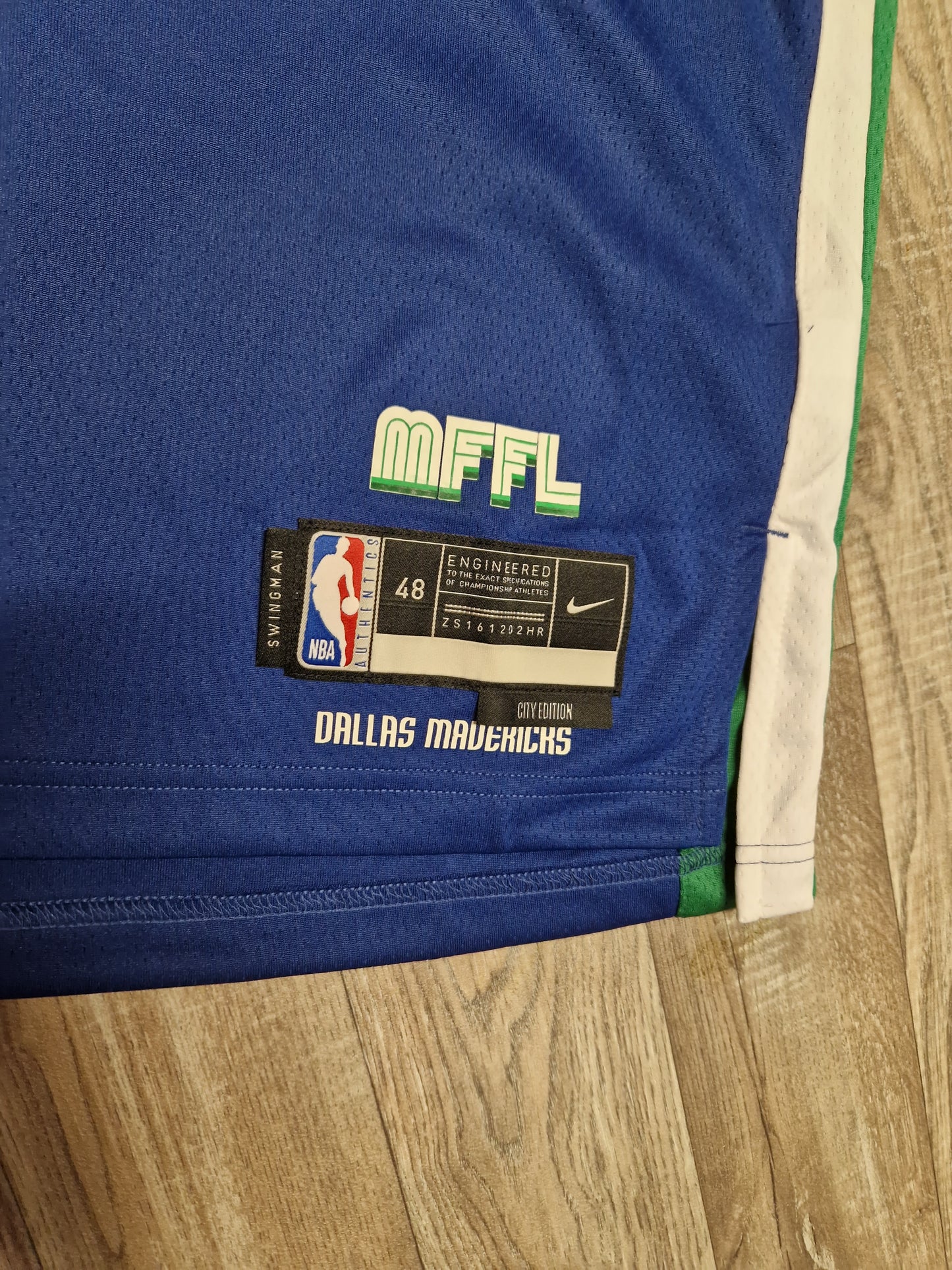 Kyrie Irving Dallas Mavericks Jersey Size Large