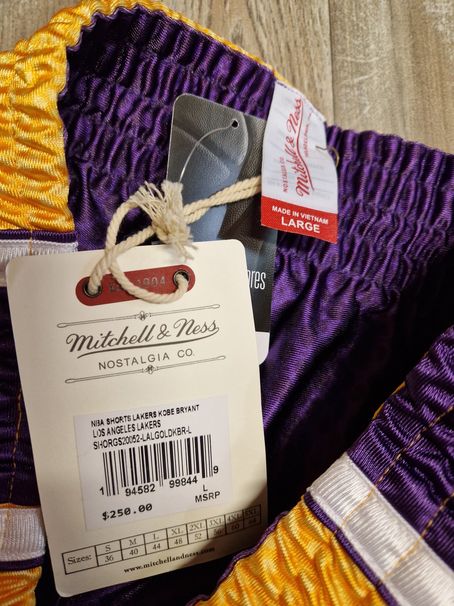 Kobe Bryant Authentic Hall of Fame Los Angeles Lakers Reversible Shorts Size Large