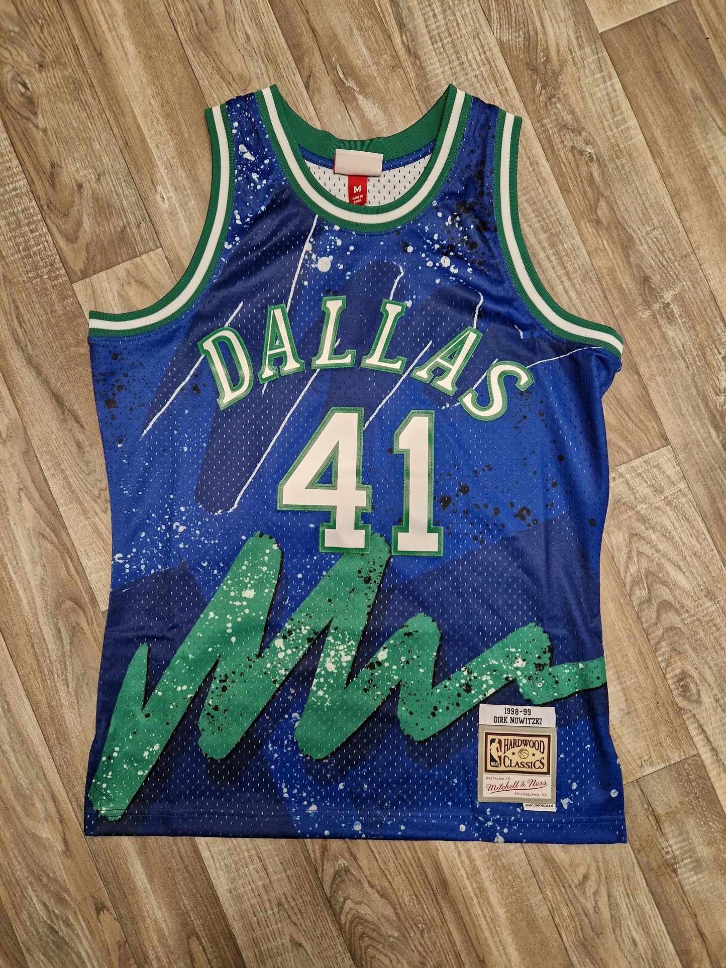 Dirk Nowitzki Dallas Mavericks Jersey Size Medium