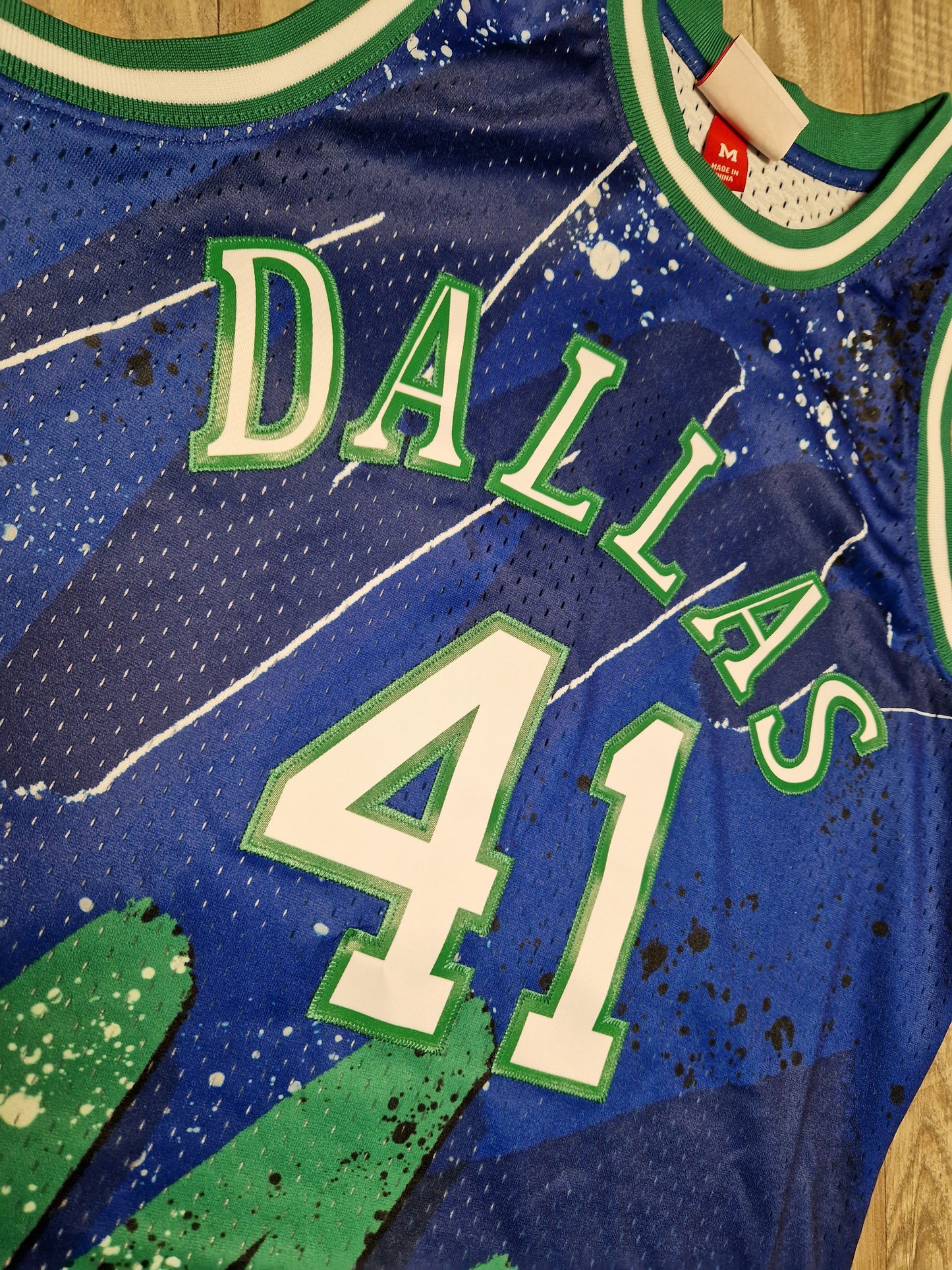 Dirk Nowitzki Dallas Mavericks Jersey Size Medium