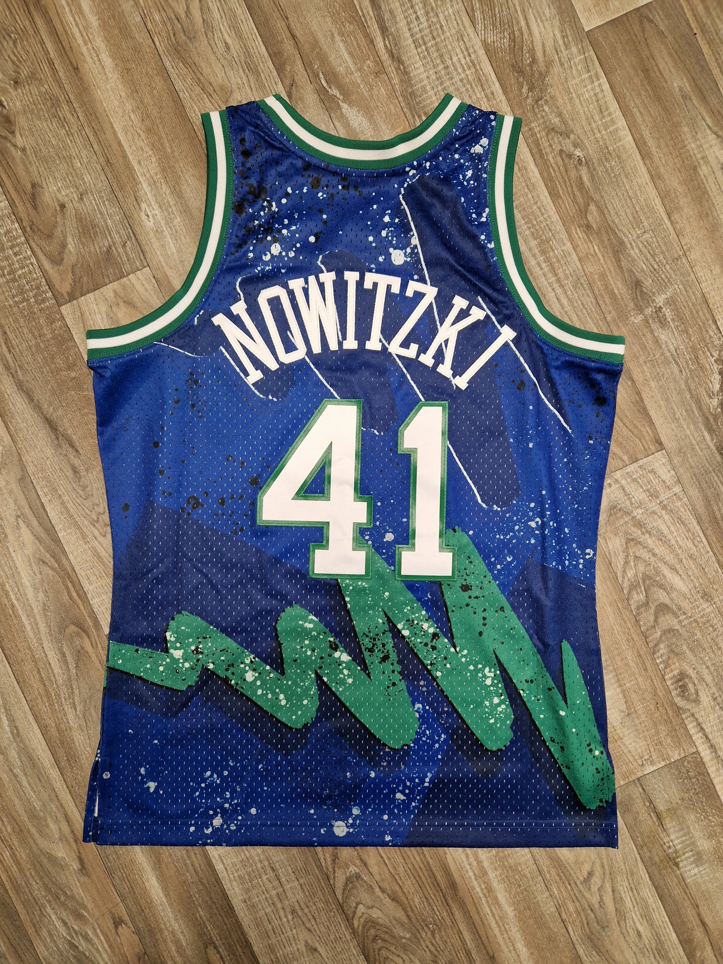 Dirk Nowitzki Dallas Mavericks Jersey Size Medium
