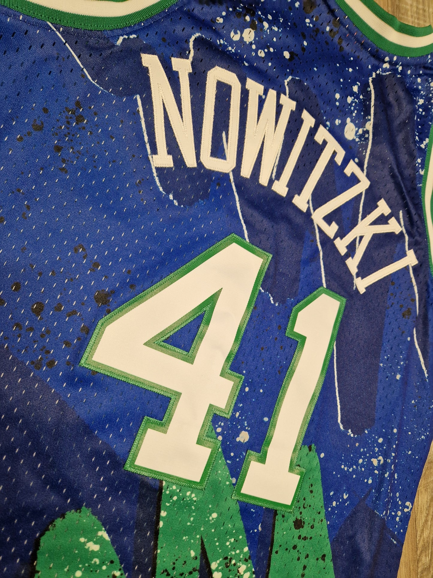 Dirk Nowitzki Dallas Mavericks Jersey Size Medium