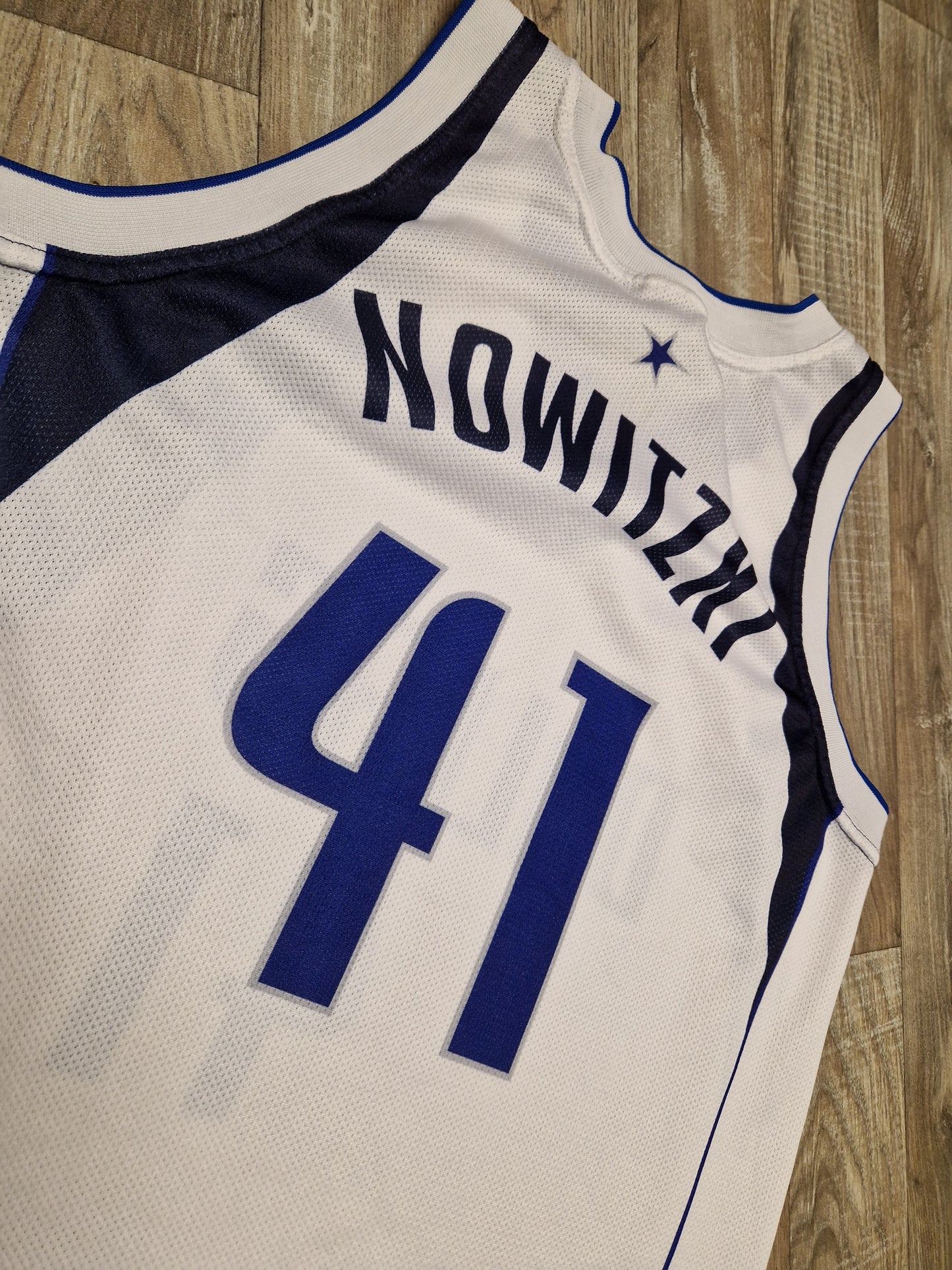Dirk Nowitzski Dallas Mavericks Jersey Size Large