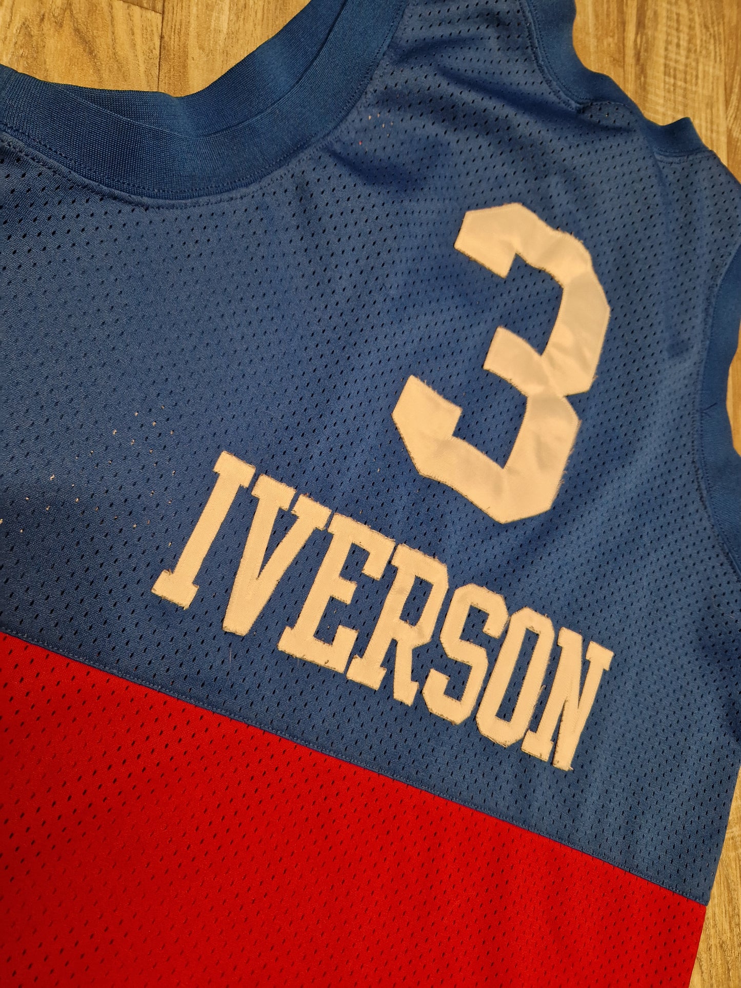 Allen Iverson Philadelphia 76ers Jersey Size Medium