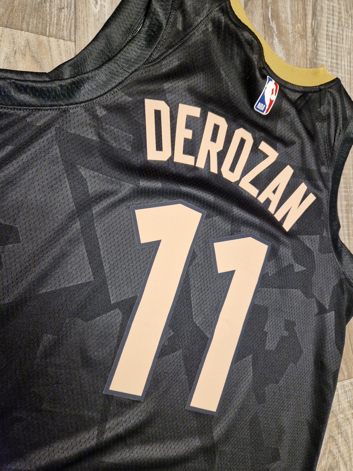 DeMar DeRozan Toronto Raptors Jersey Size Large