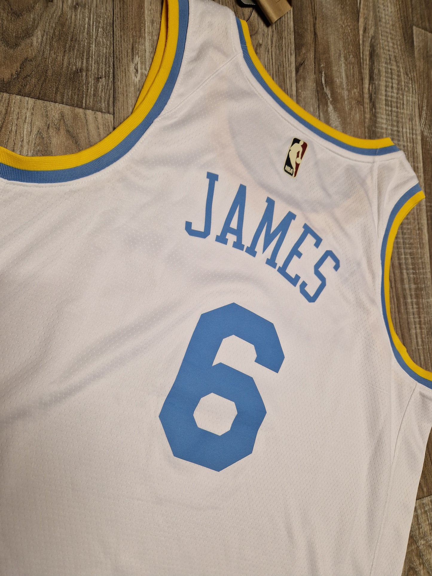 LeBron James Los Angeles Lakers Jersey Size Large
