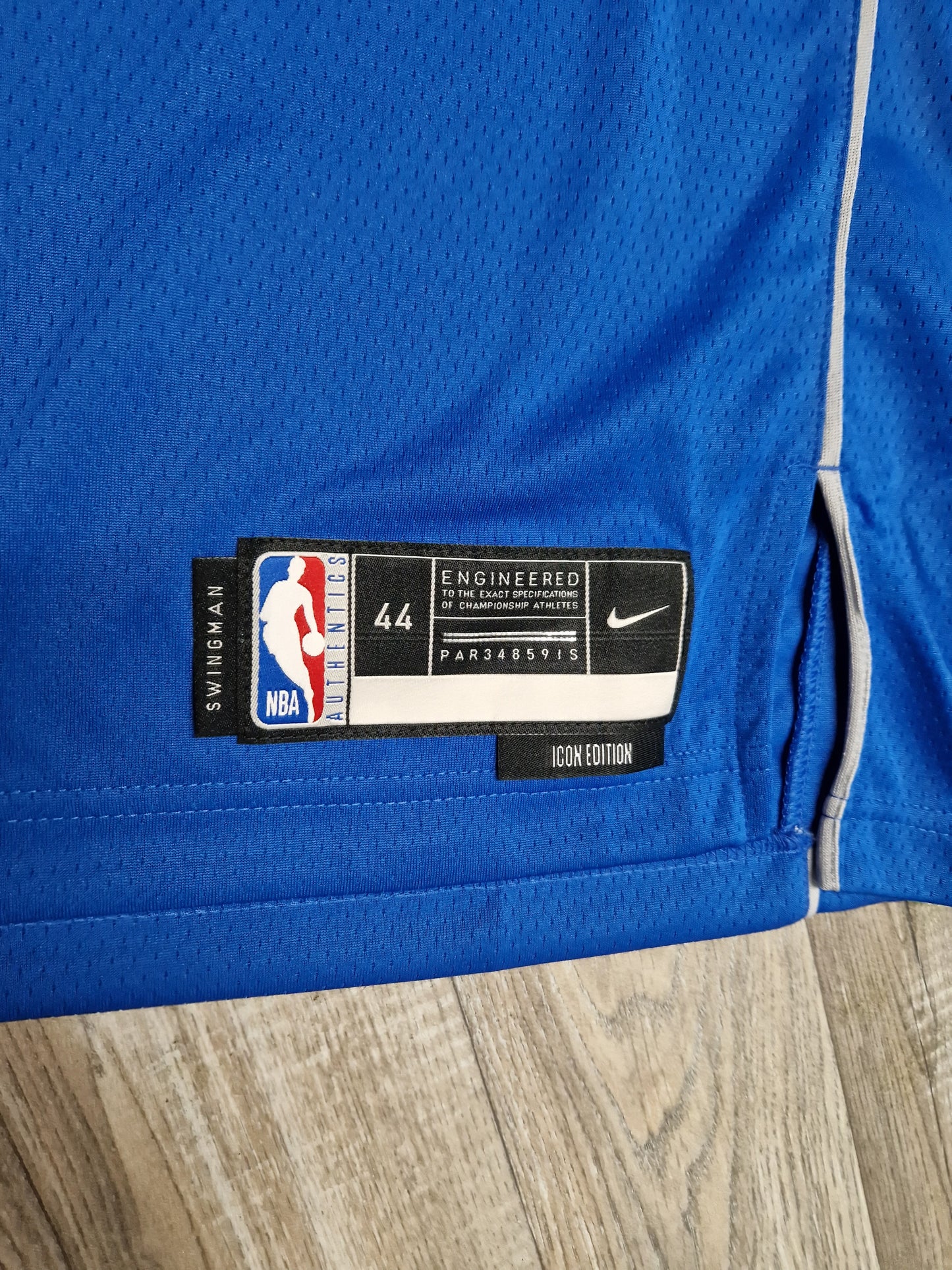 Luka Doncic Dallas Mavericks Jersey Size Medium
