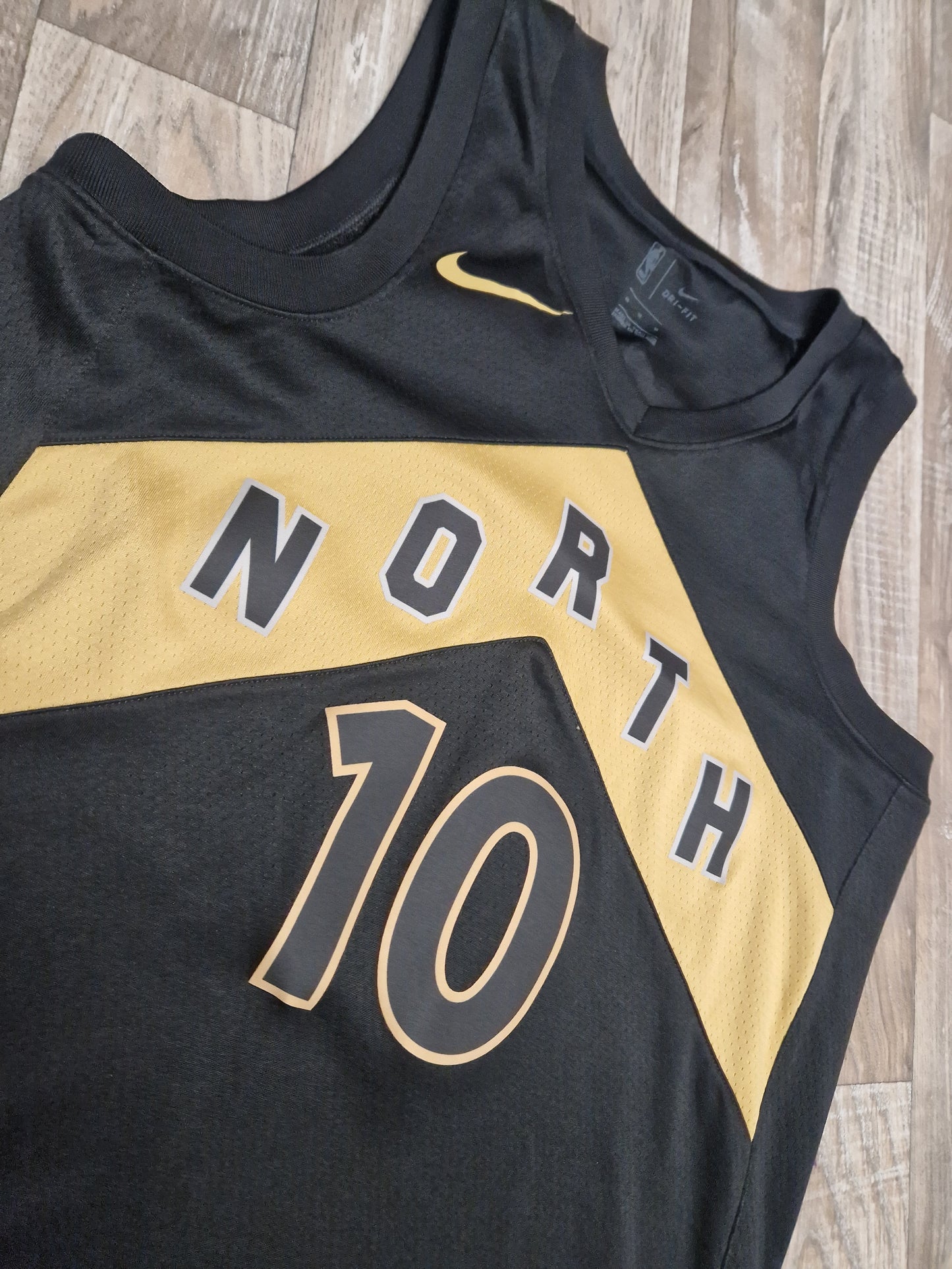 DeMar DeRozan Toronto Raptors Jersey Size Medium