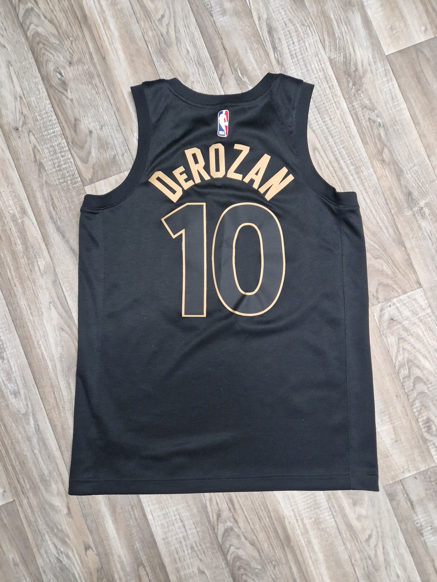 DeMar DeRozan Toronto Raptors Jersey Size Medium