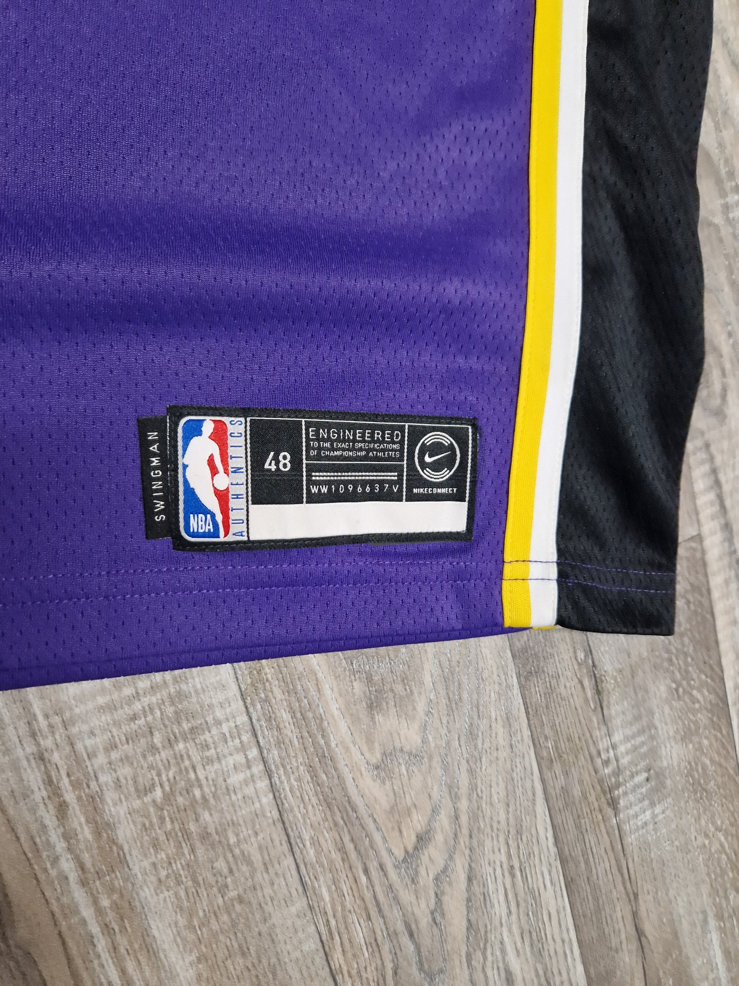 LeBron James Los Angeles Lakers Jersey Size Large
