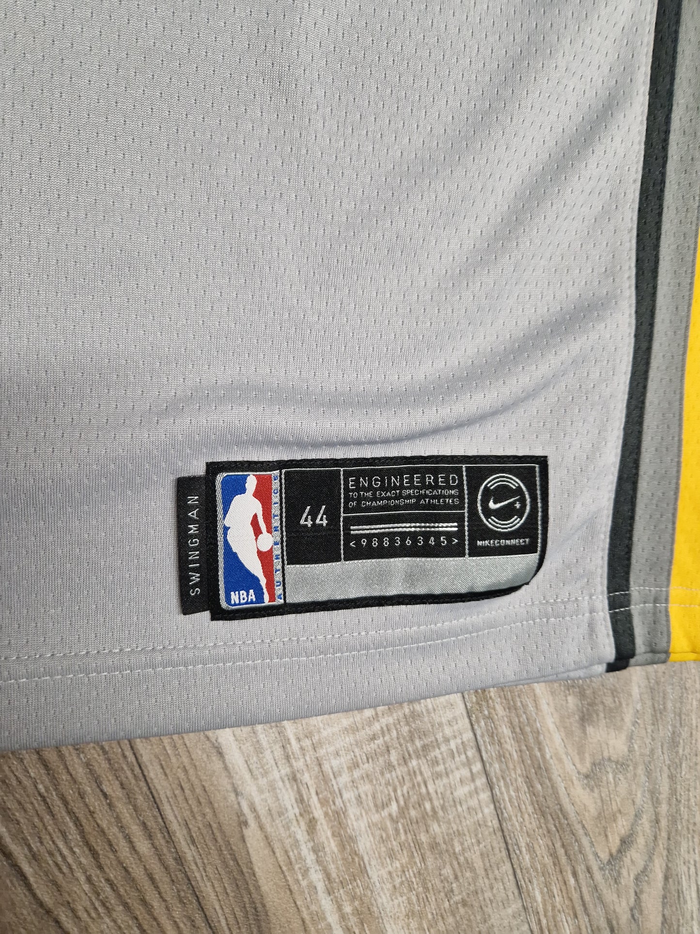 Cleveland Cavaliers Jersey Size Medium