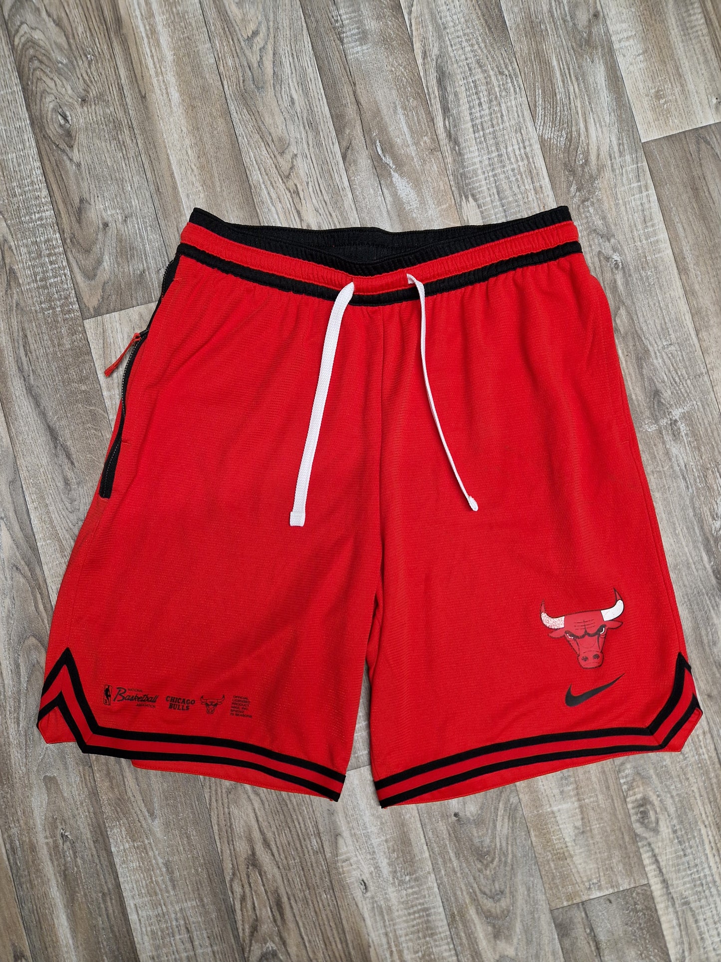 Chicago Bulls Shorts Size Large
