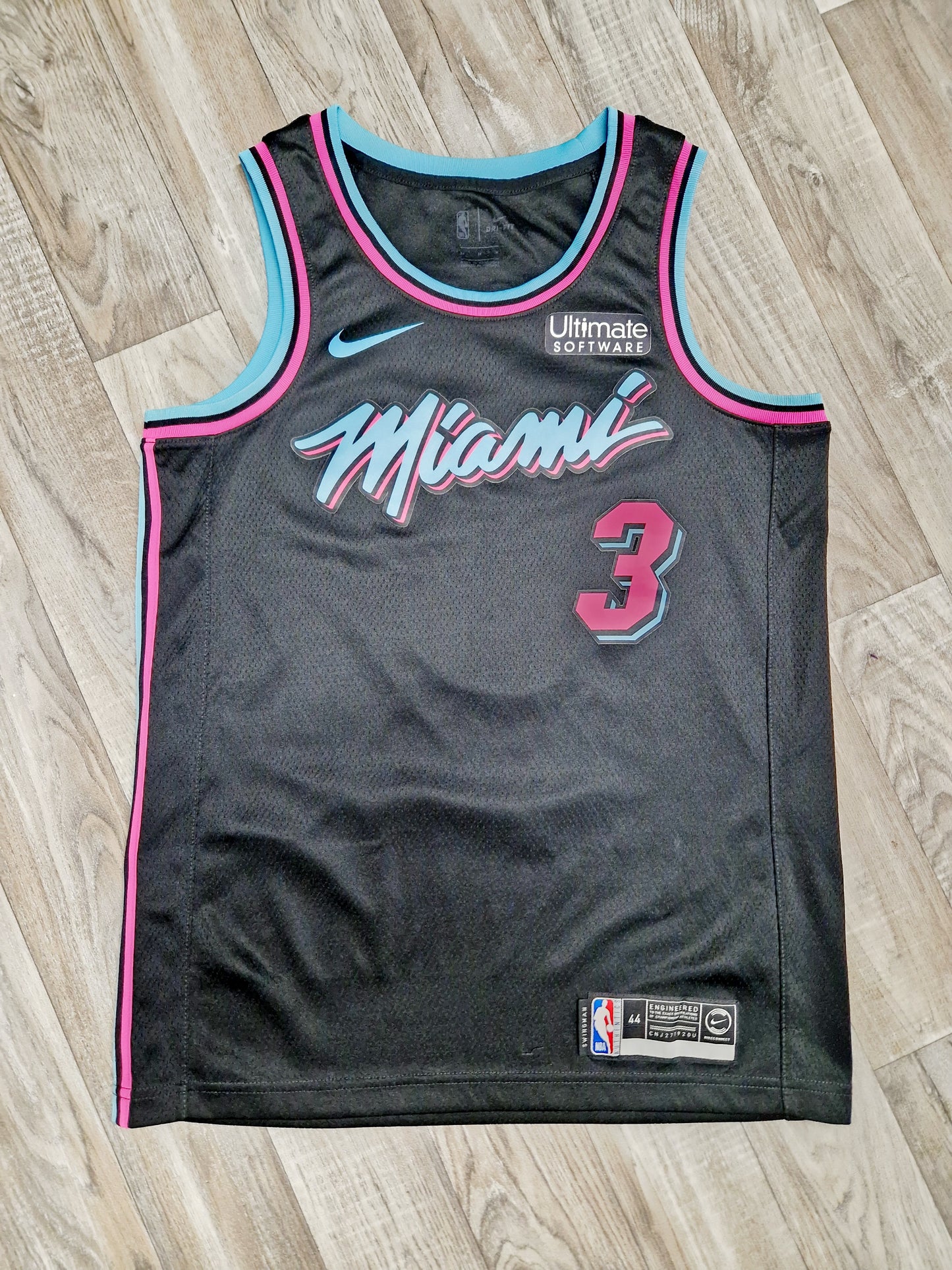 Dwyane Wade Miami Heat Jersey Size Medium