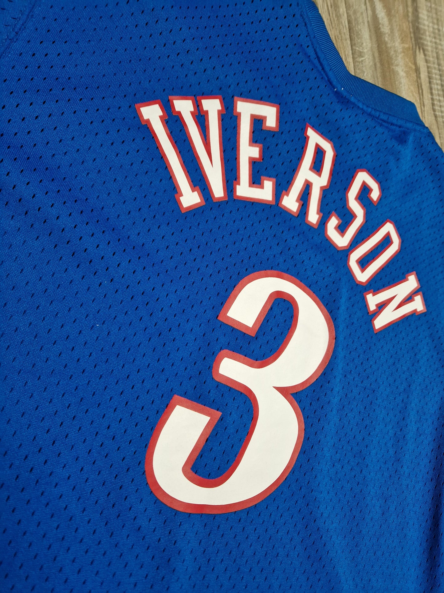 Allen Iverson Philadelphia 76ers T-Shirt Size Large