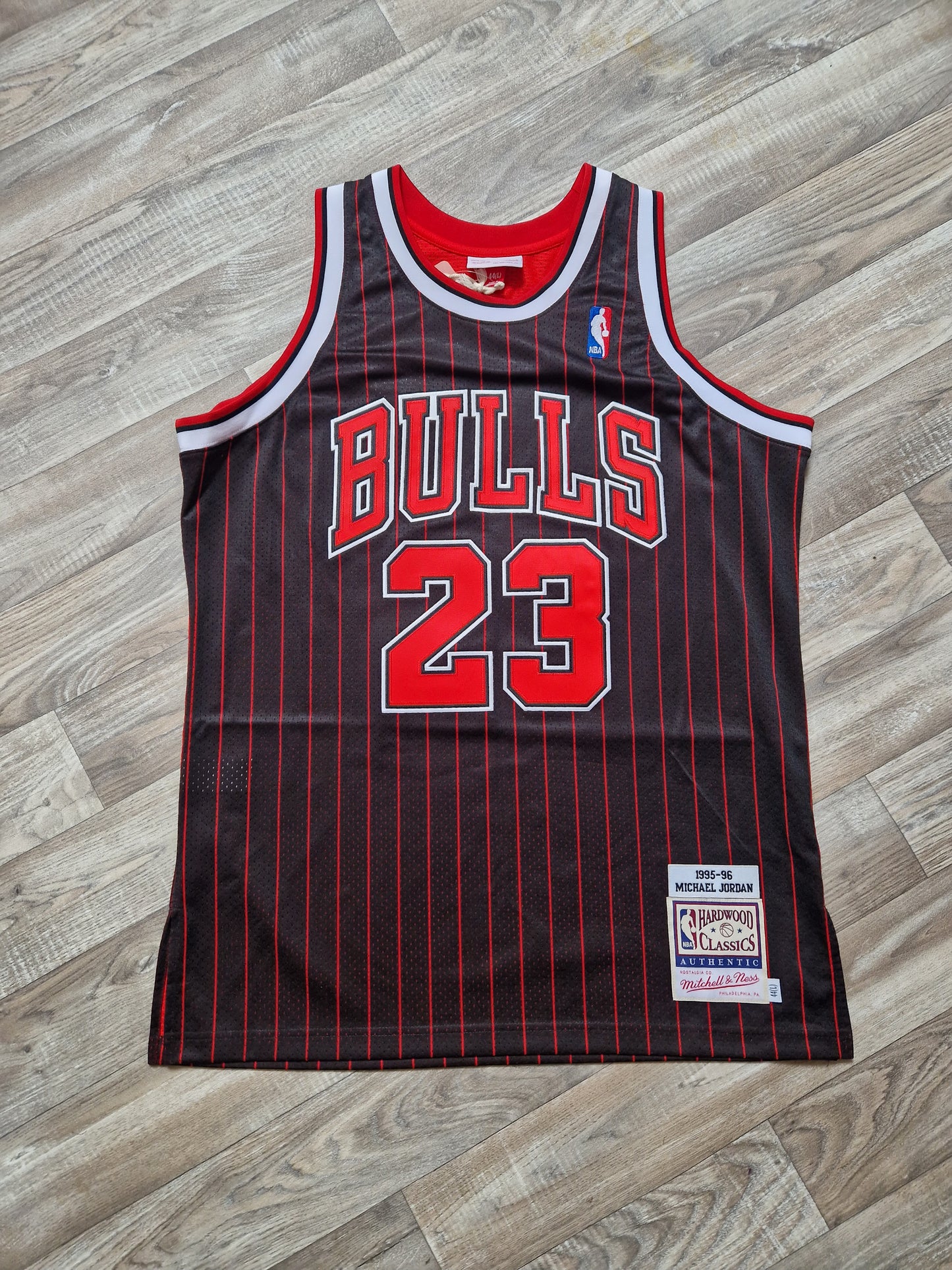 Michael Jordan Authentic Chicago Bulls Jersey Size Large