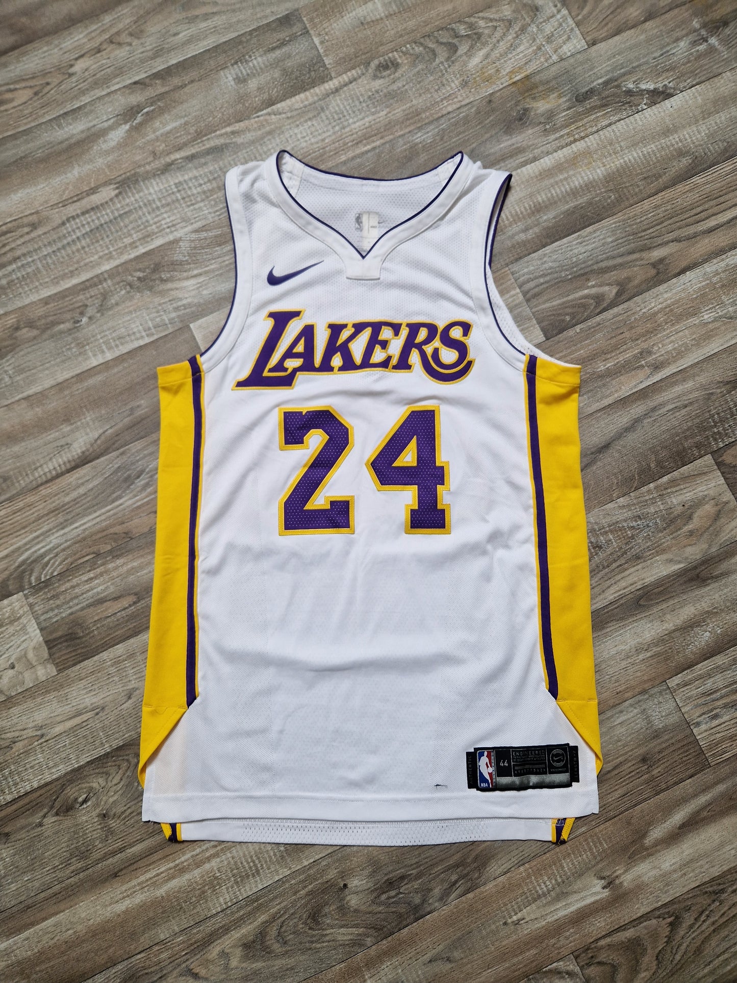 Kobe Bryant Authentic Los Angeles Lakers Jersey Size Medium