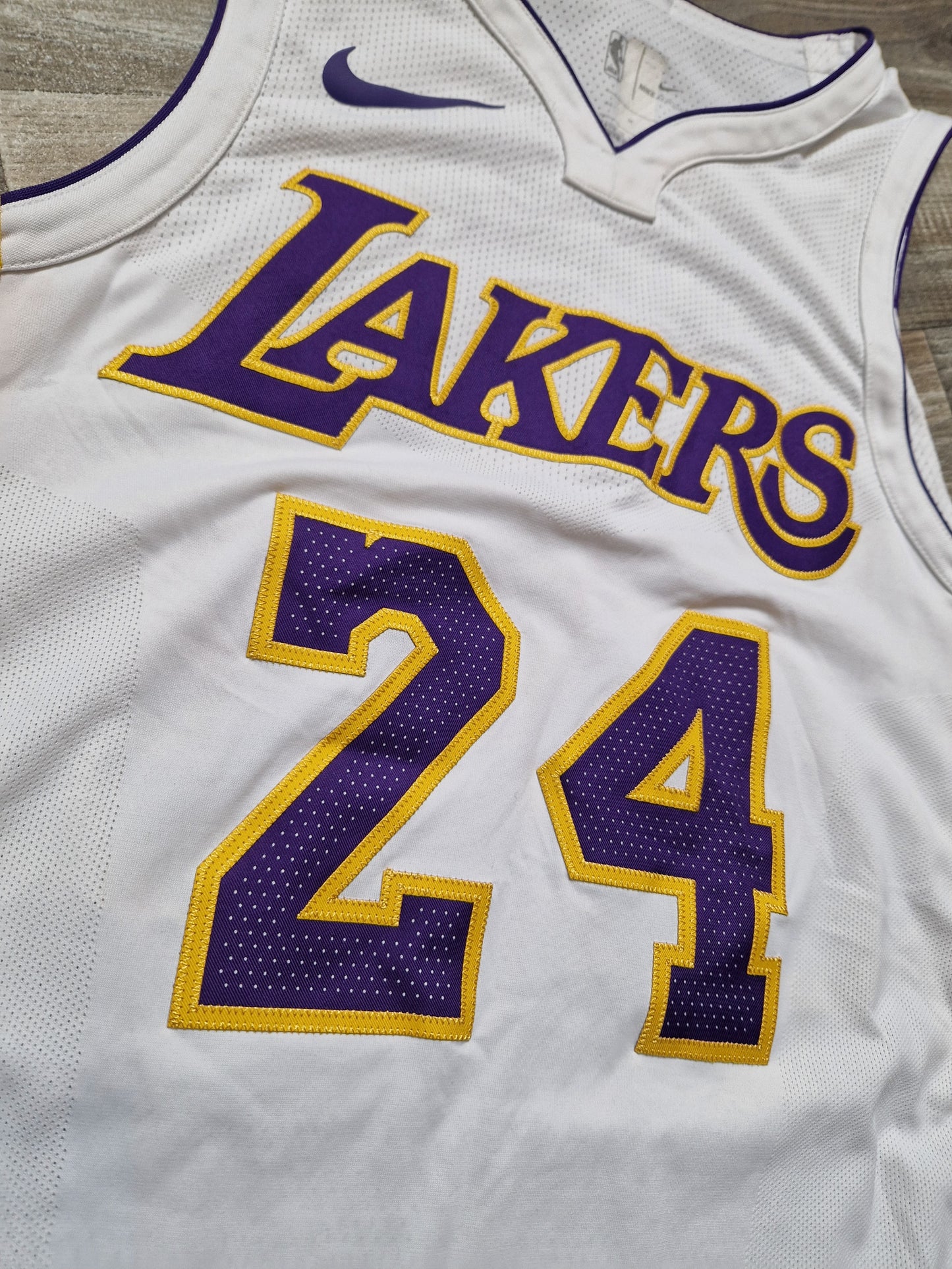 Kobe Bryant Authentic Los Angeles Lakers Jersey Size Medium