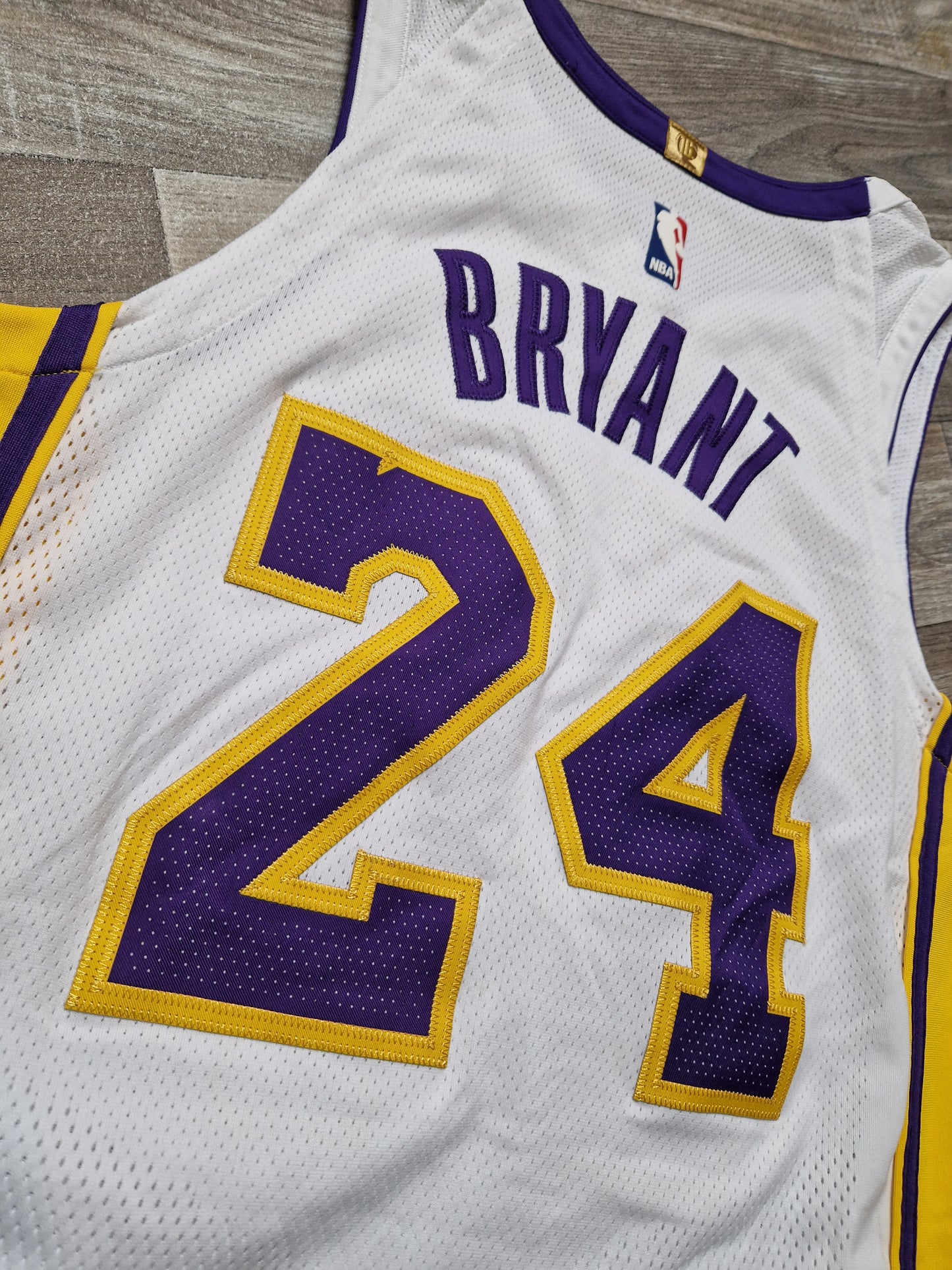 Kobe Bryant Authentic Los Angeles Lakers Jersey Size Medium