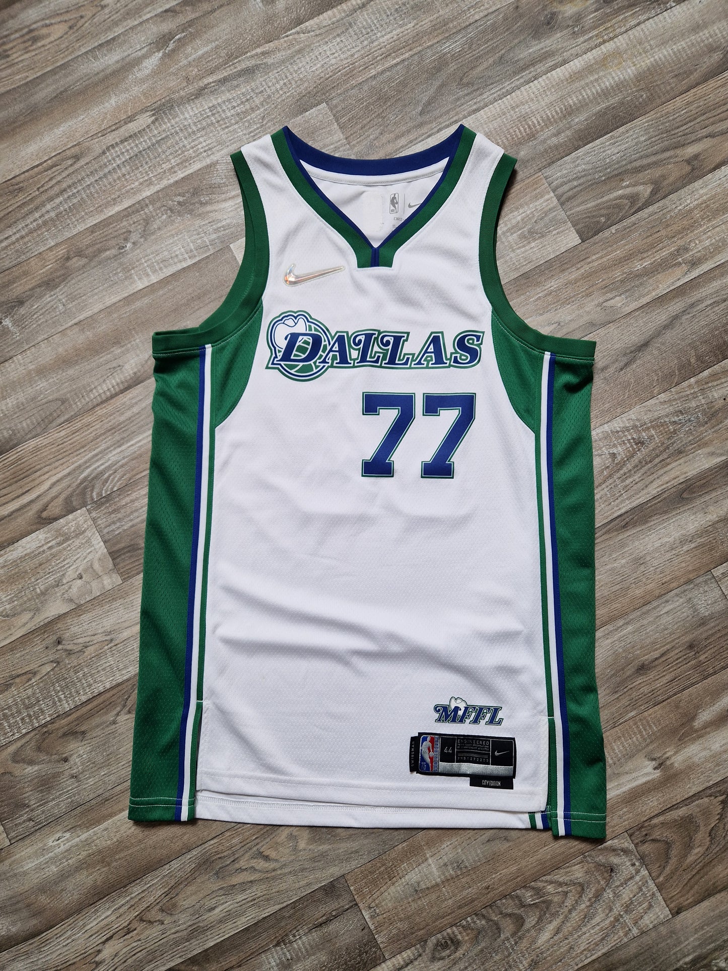 Luka Doncic Dallas Mavericks Jersey Size Medium