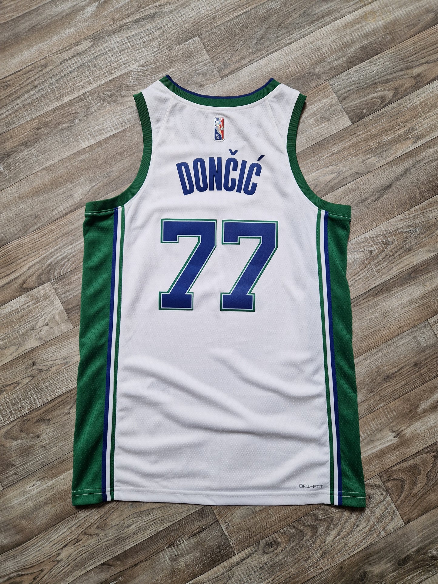 Luka Doncic Dallas Mavericks Jersey Size Medium