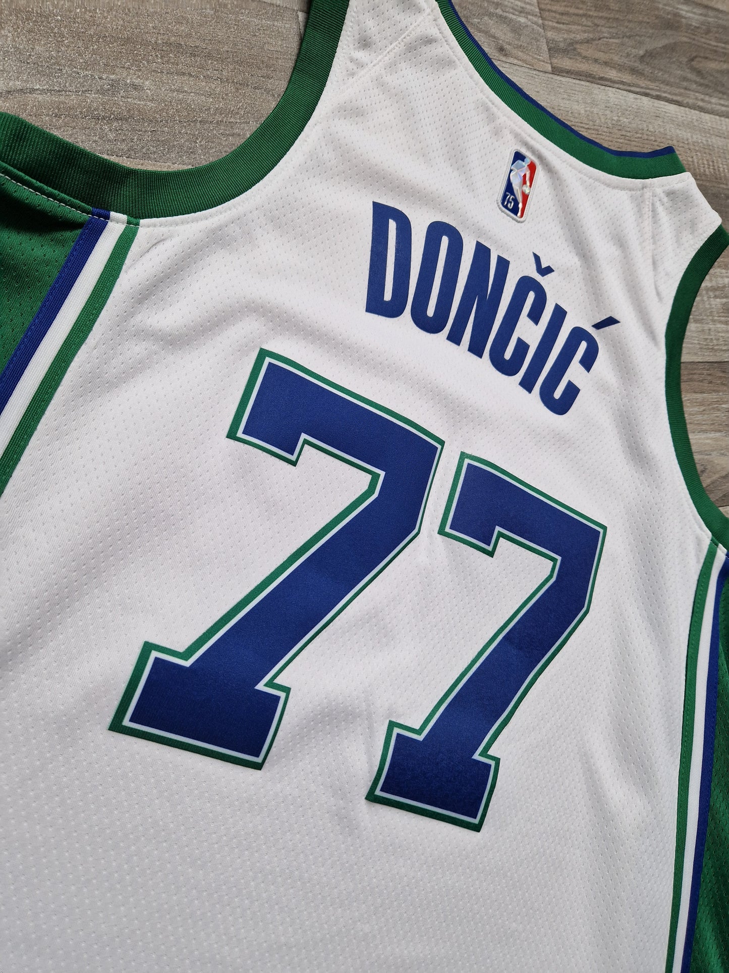Luka Doncic Dallas Mavericks Jersey Size Medium