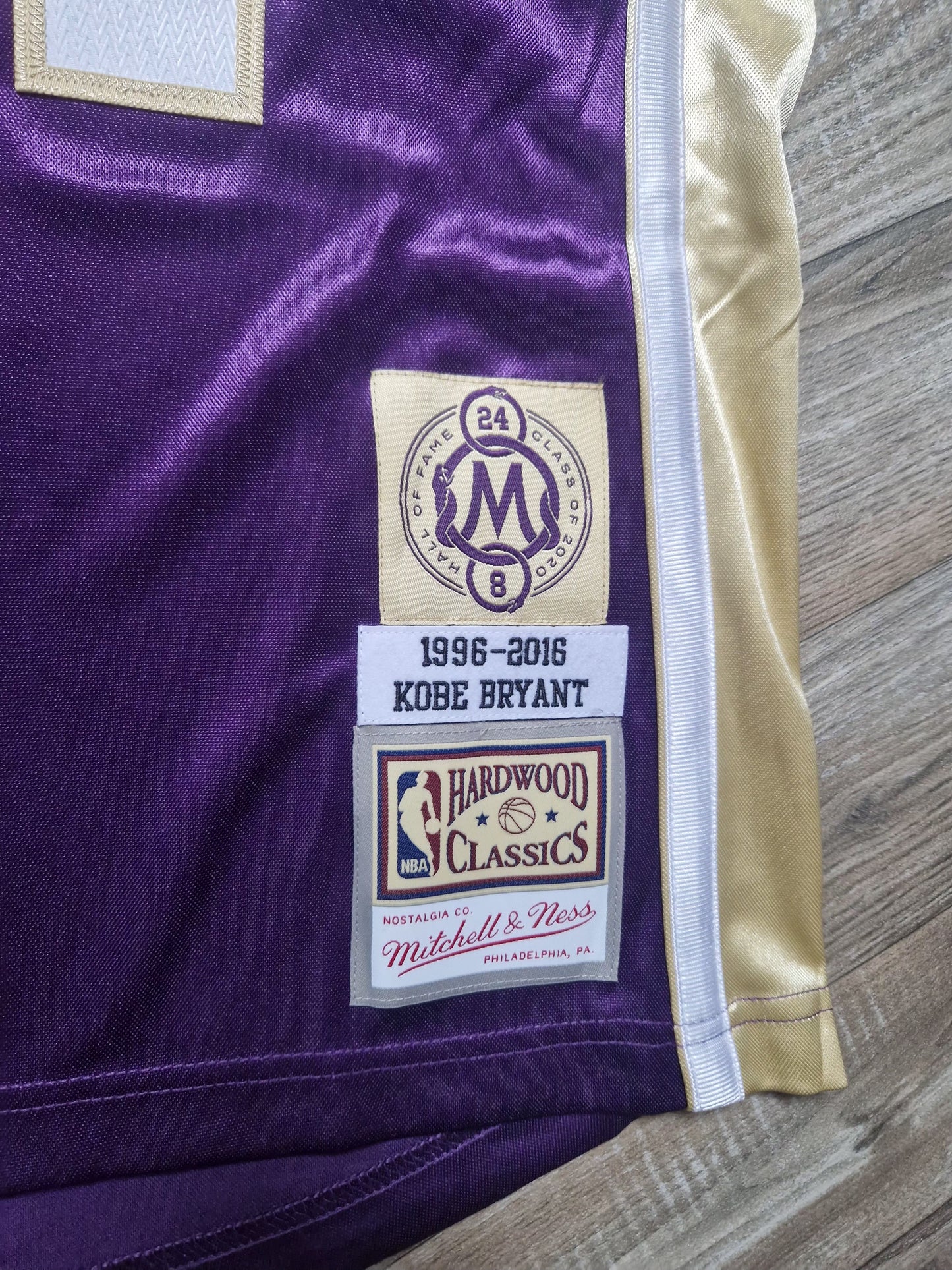 Kobe Bryant Authentic Los Angeles Lakers Jersey Size Medium