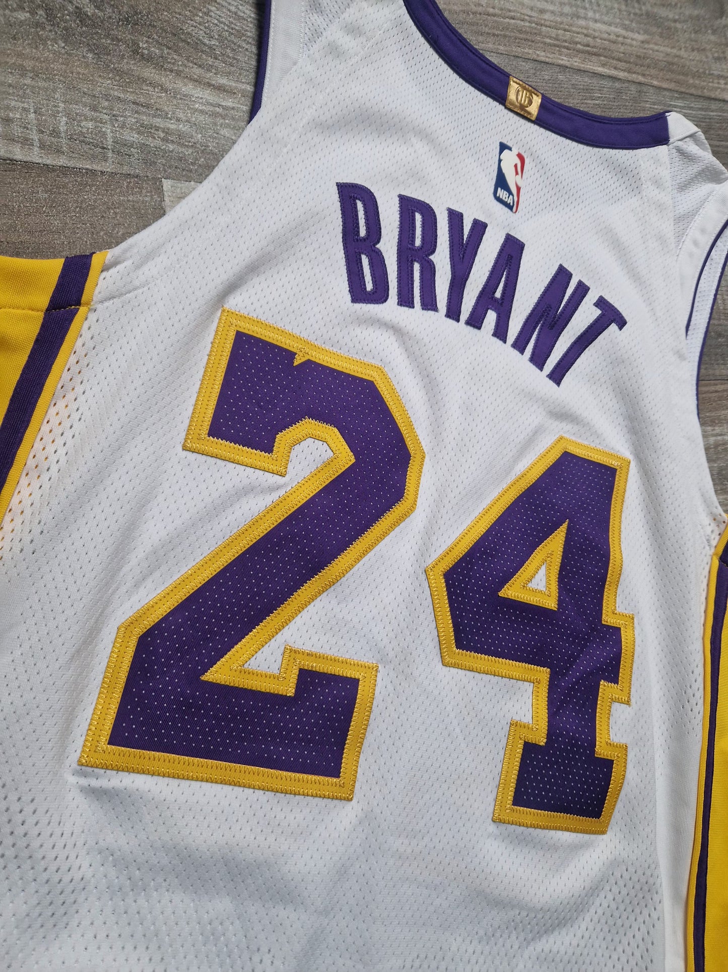 Kobe Bryant Authentic Los Angeles Lakers Jersey Size Medium