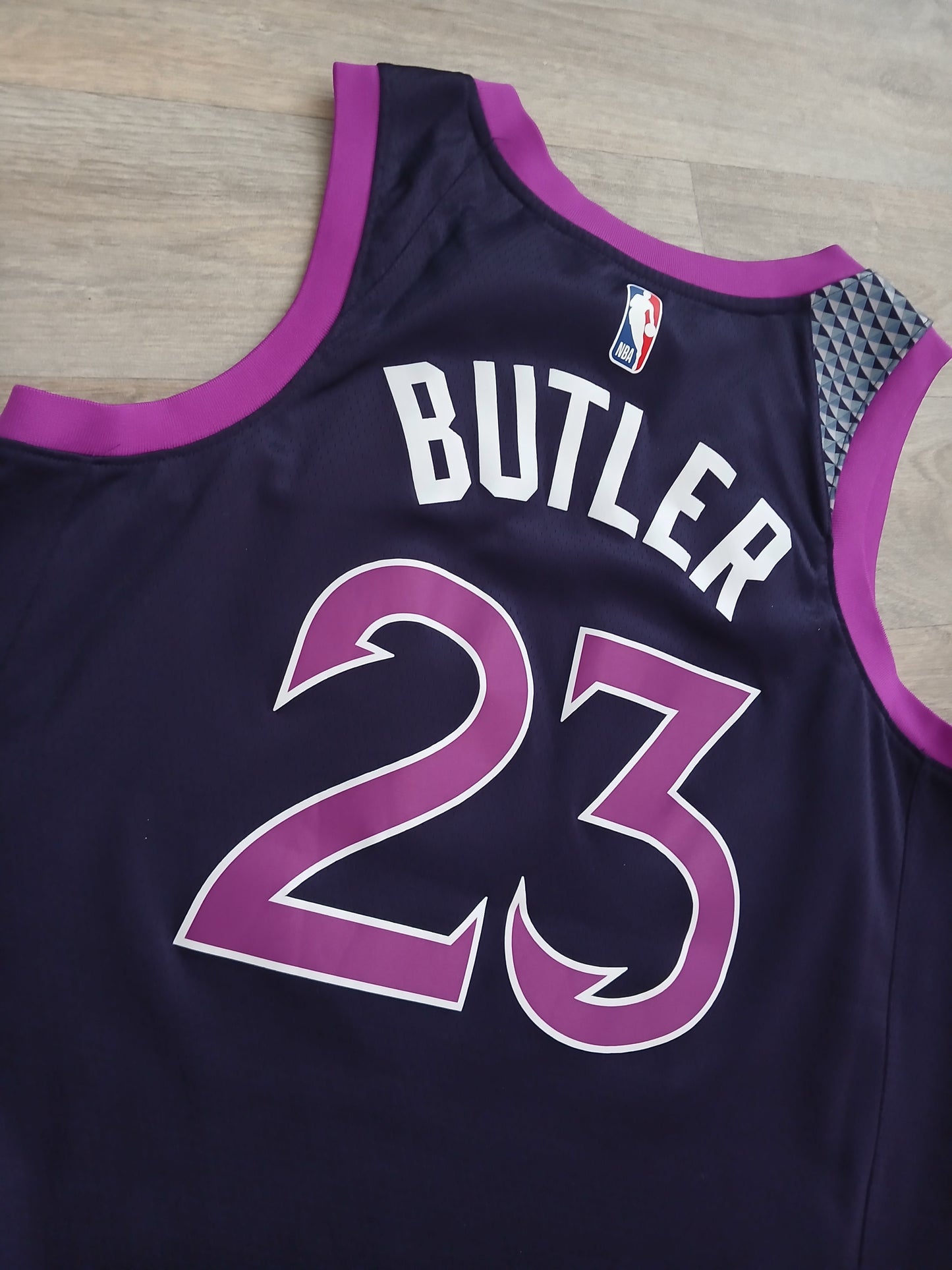 Jimmy Butler Minnesota Timberwolves Jersey Size Medium