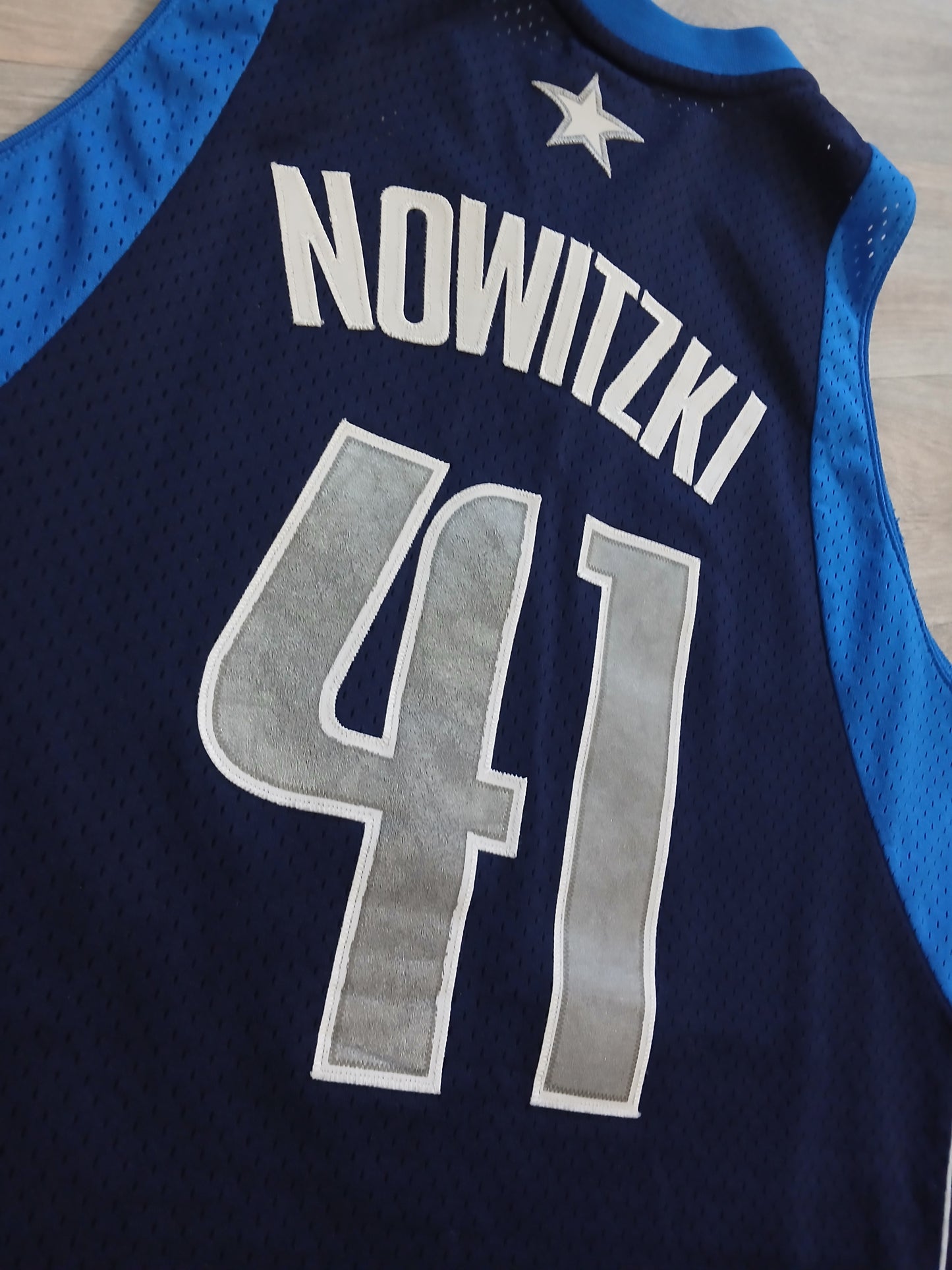 Dirk Nowitzki Dallas Mavericks Jersey Size Large
