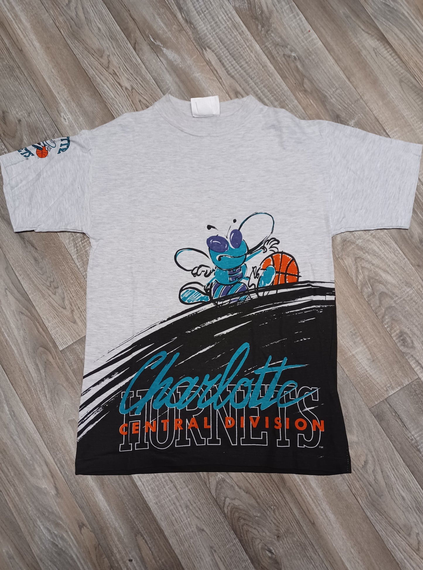 Charlotte Hornets T-Shirt Size Small