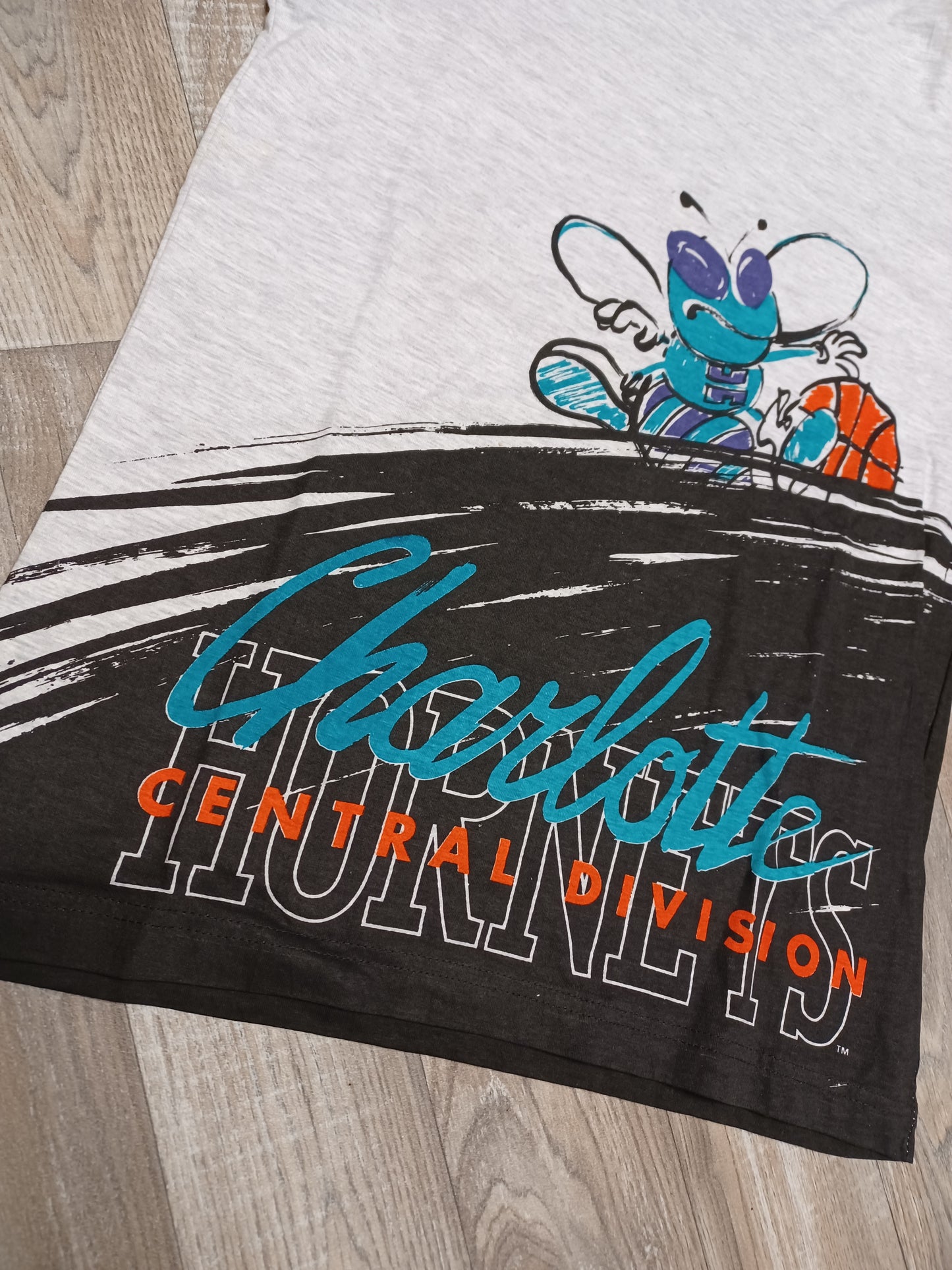 Charlotte Hornets T-Shirt Size Small