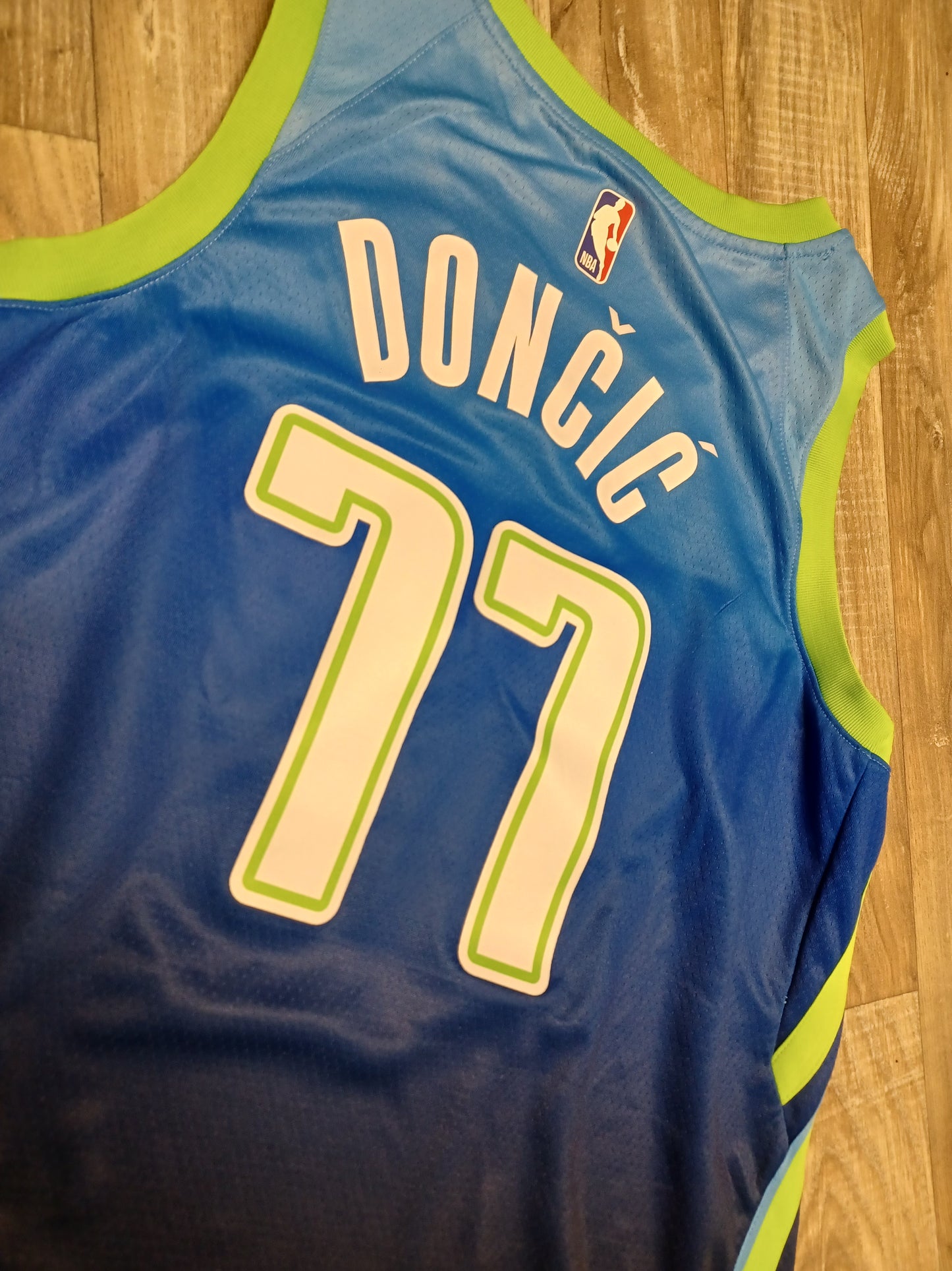 Luka Doncic Dallas Mavericks Jersey Size Large