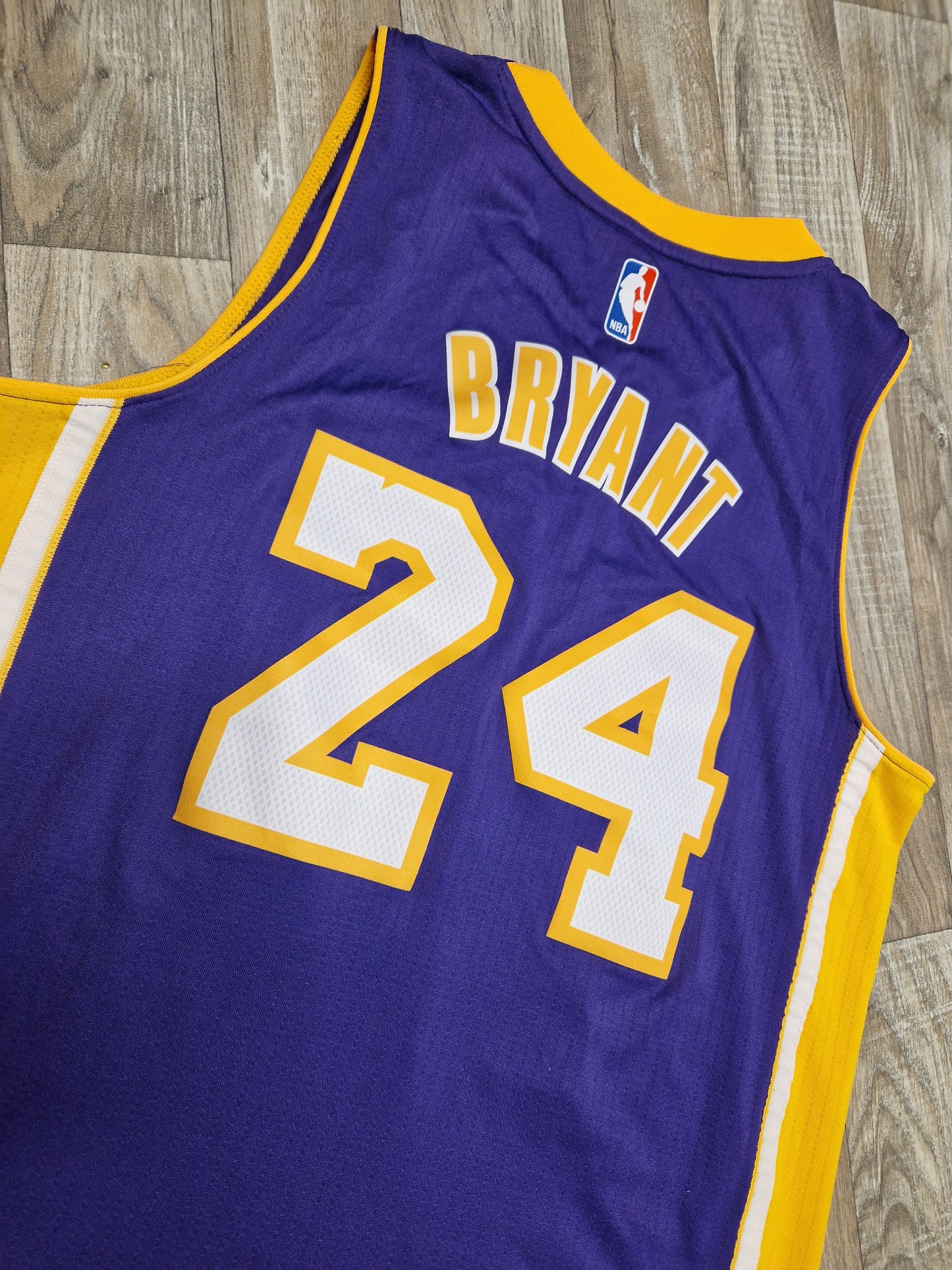 Kobe Bryant Los Angeles Lakers Jersey Size Medium