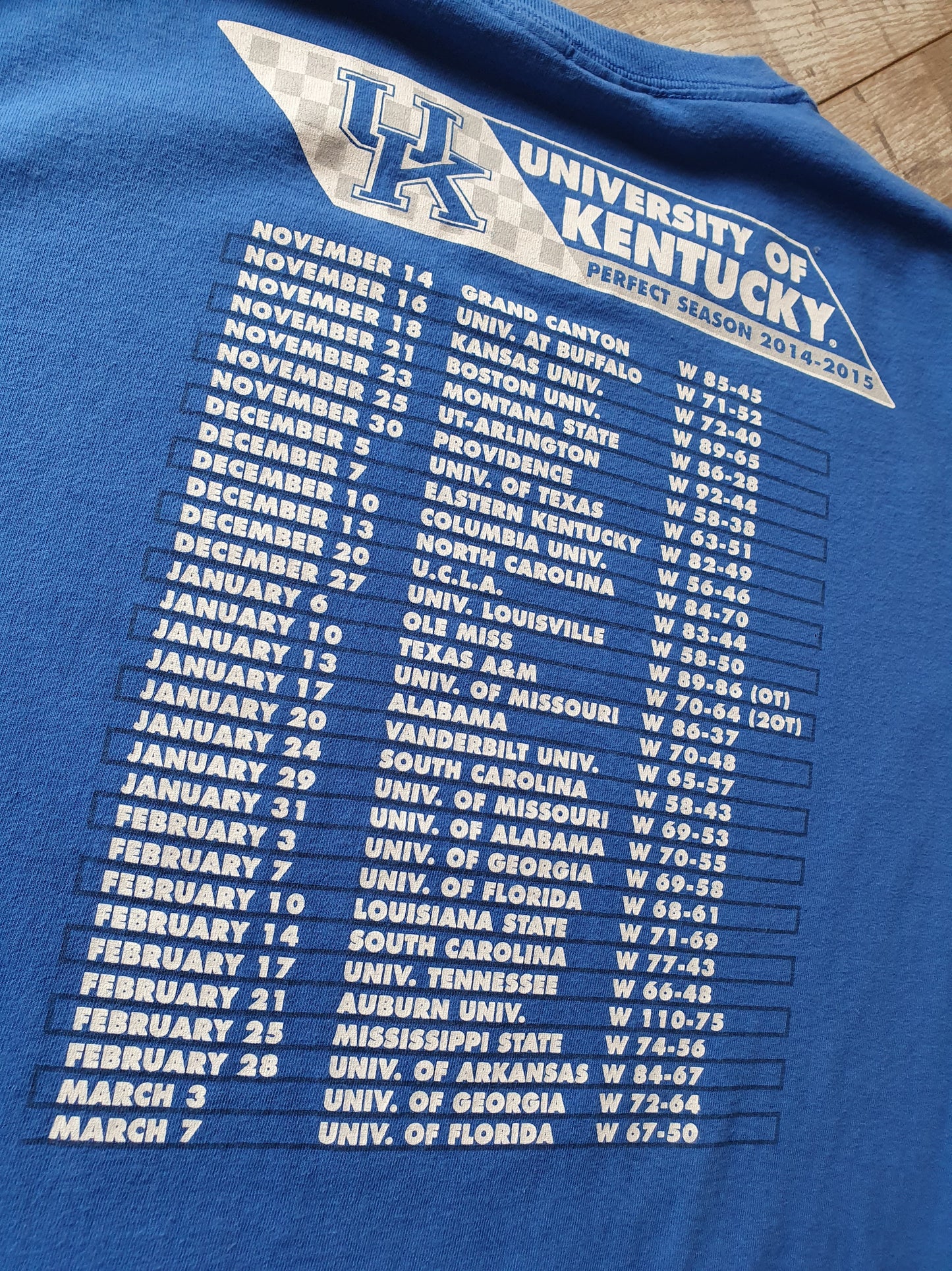 Kentucky Wildcats 2015 Undefeated Season T-Shirt Size Small