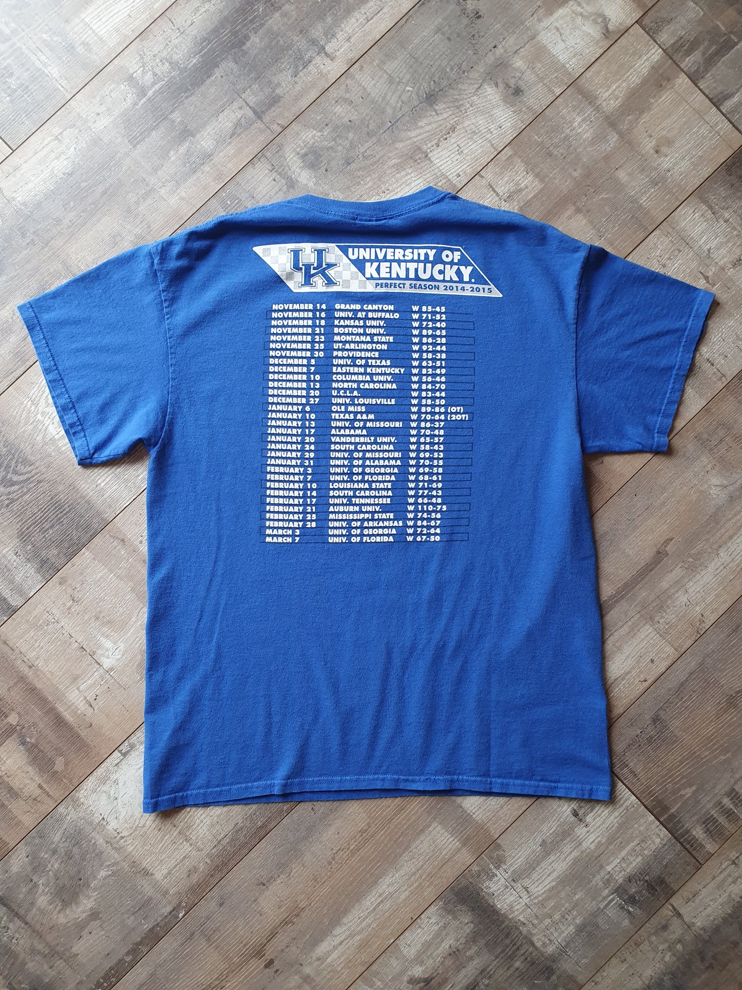 Kentucky Wildcats 2015 Undefeated Season T-Shirt Size Small