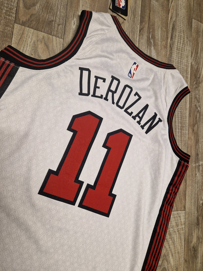 DeMar DeRozan Chicago Bulls Jersey Size Large