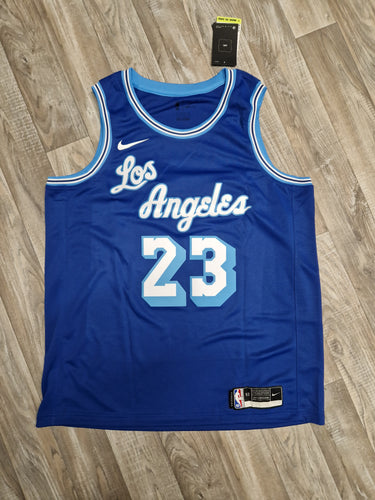 Lakers top classic jersey