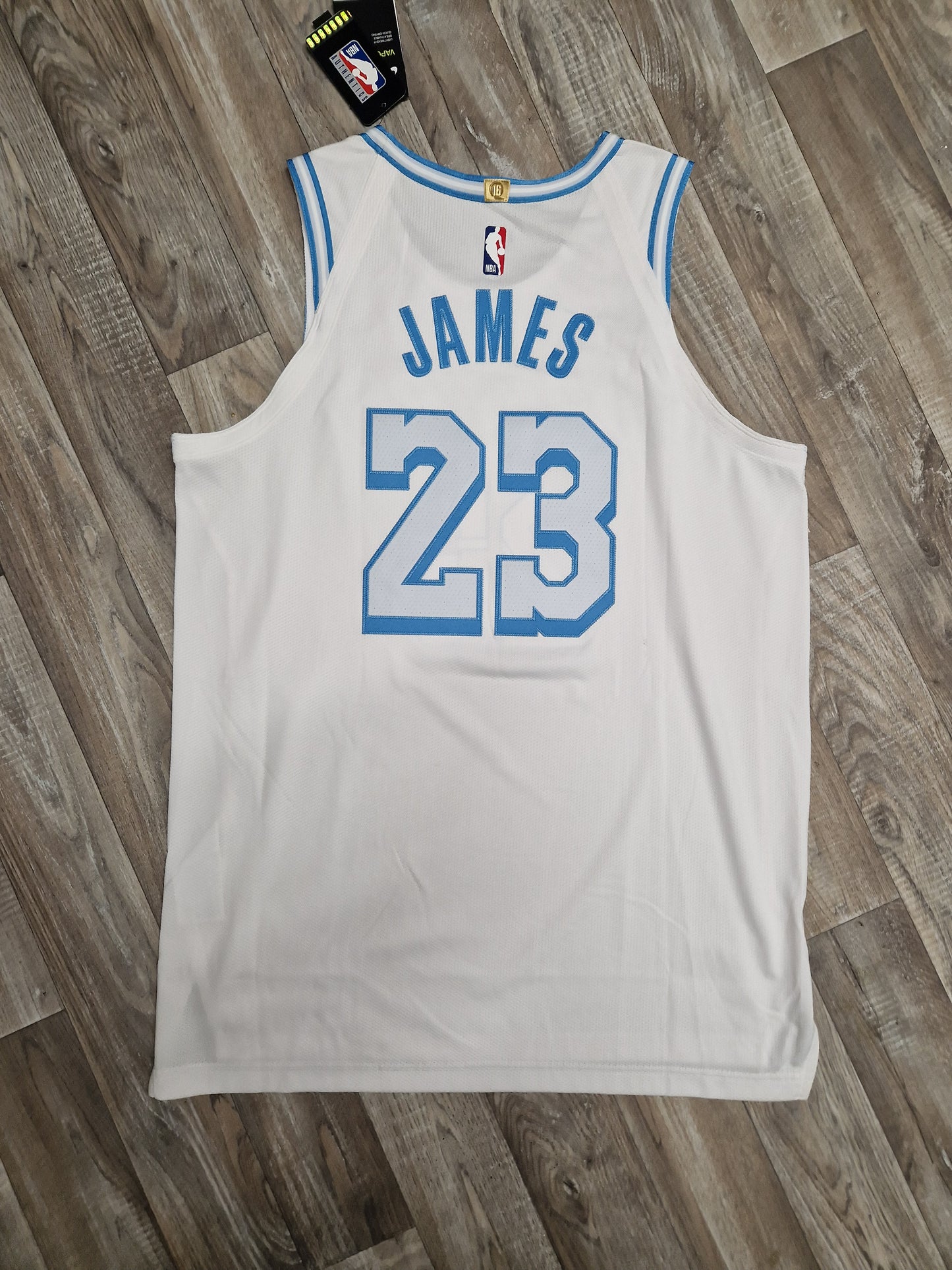 LeBron James Authentic Los Angeles Lakers Jersey Size Large