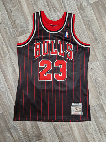 Michael Jordan Authentic Chicago Bulls Jersey Size Medium