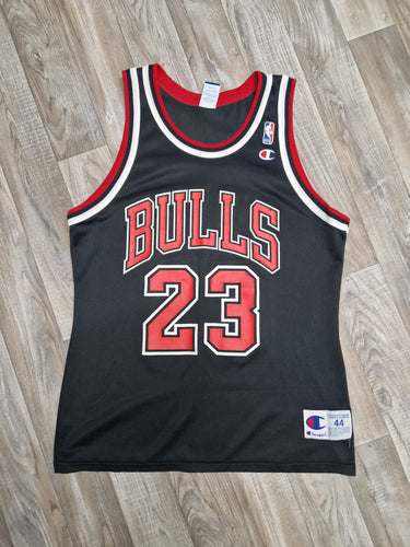 Retro best sale bulls jersey