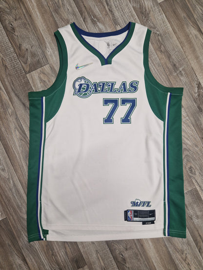 Luka Doncic Dallas Mavericks Jersey Size XL