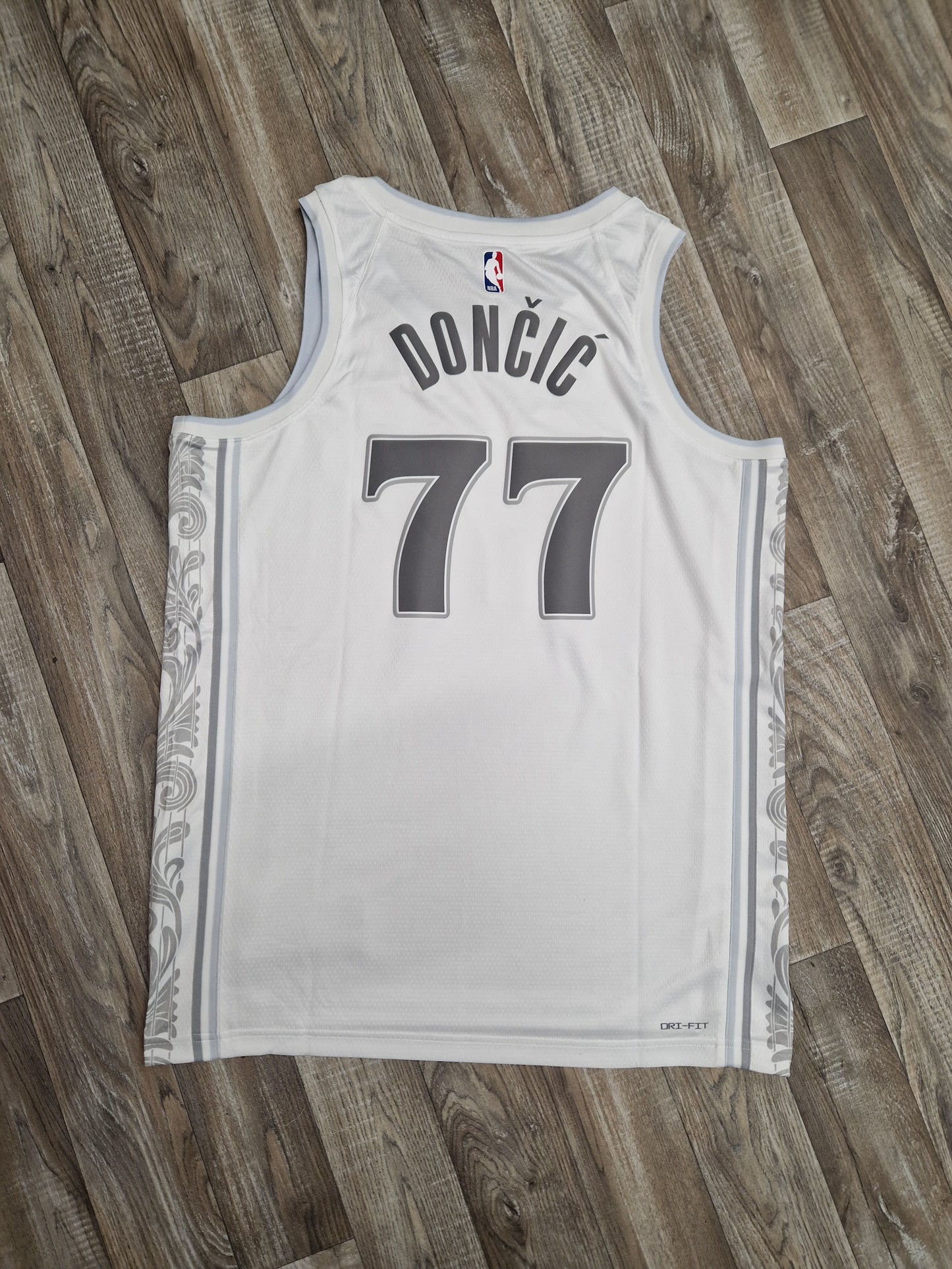 Luka Doncic Dallas Mavericks Jersey Size Large