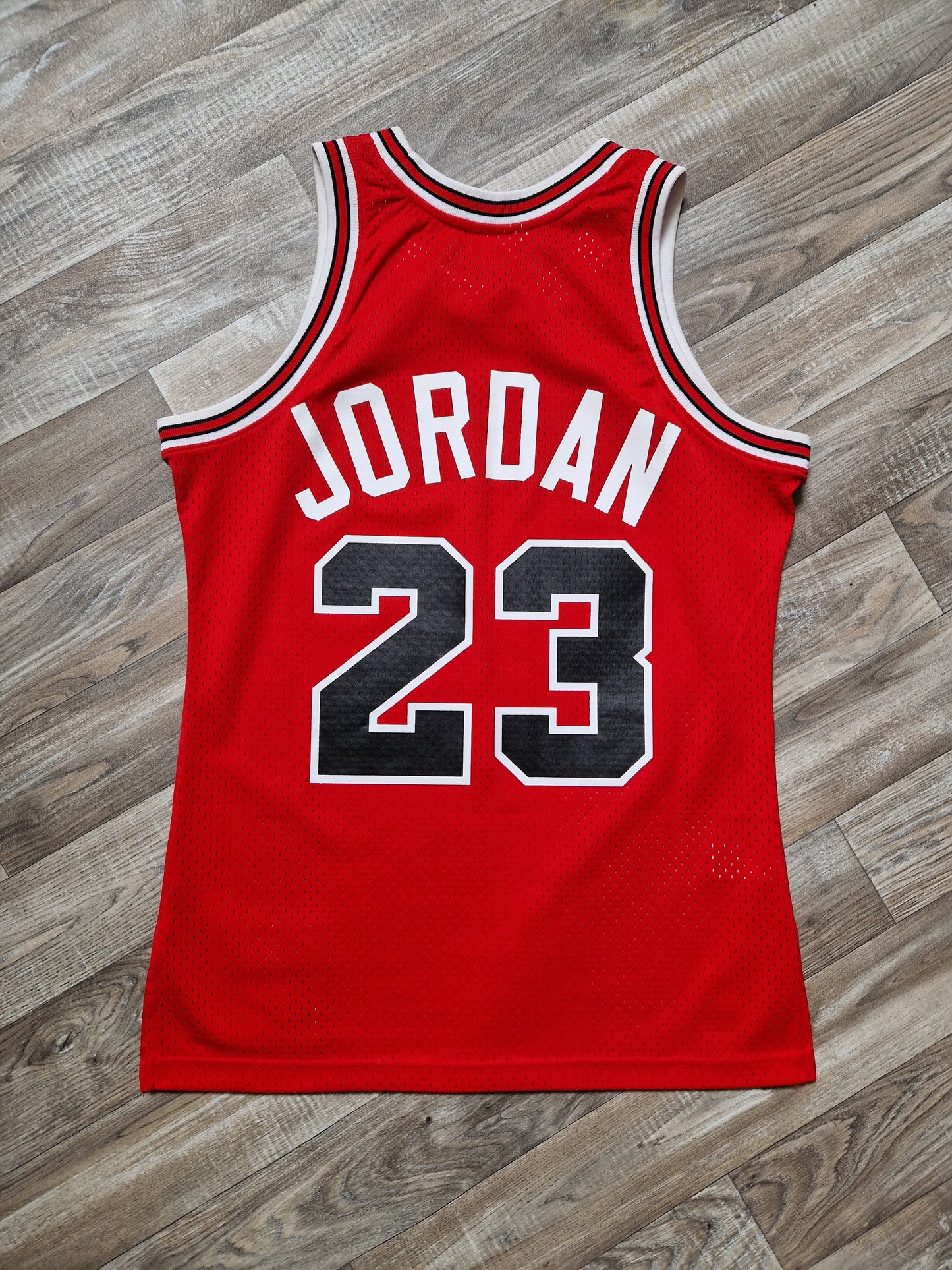 Michael Jordan Authentic Chicago Bulls Jersey Size Medium