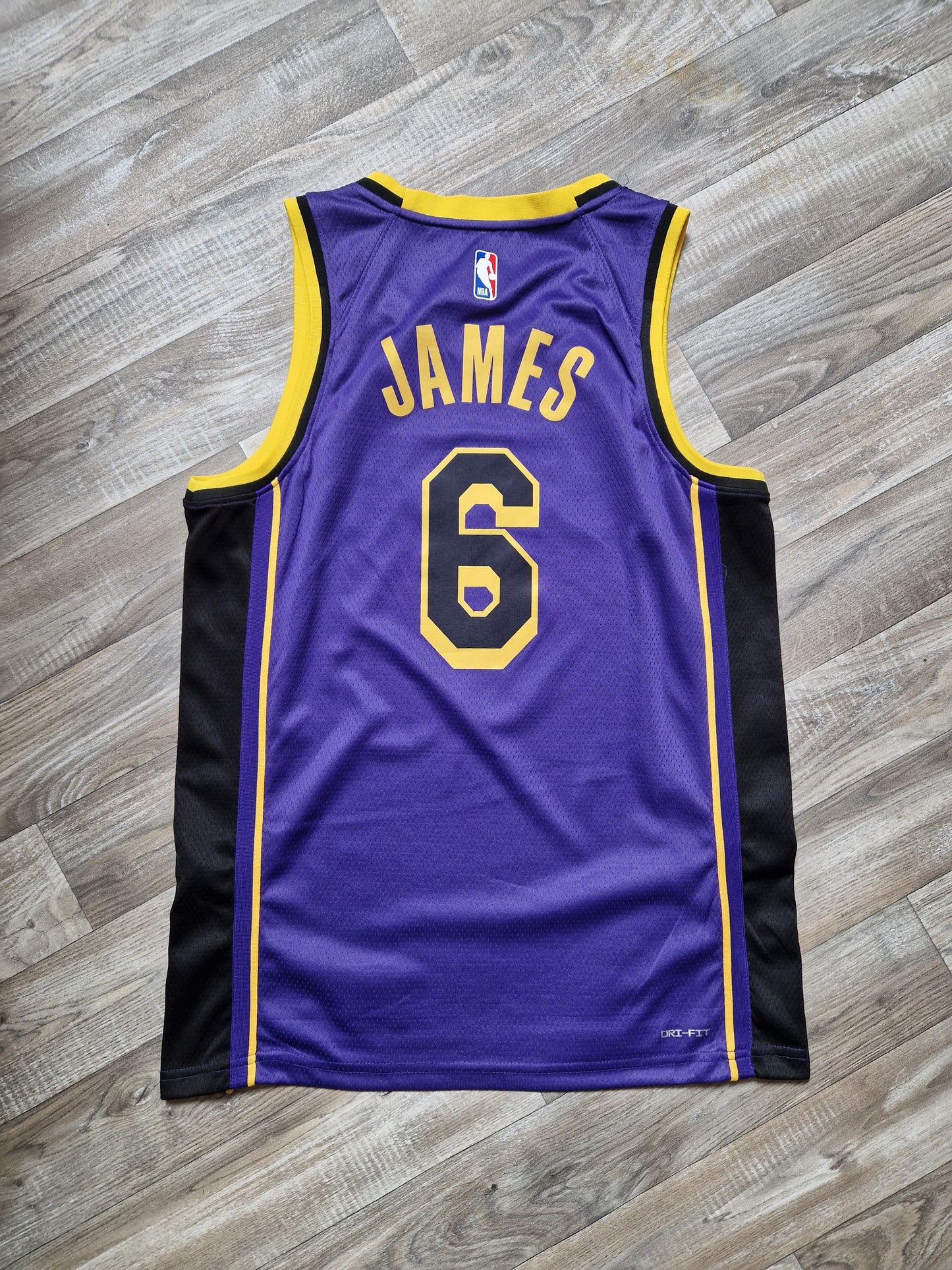 LeBron James Los Angeles Lakers Jersey Size Medium