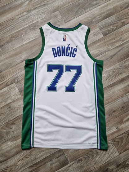 Luka Doncic Dallas Mavericks Jersey Size Medium