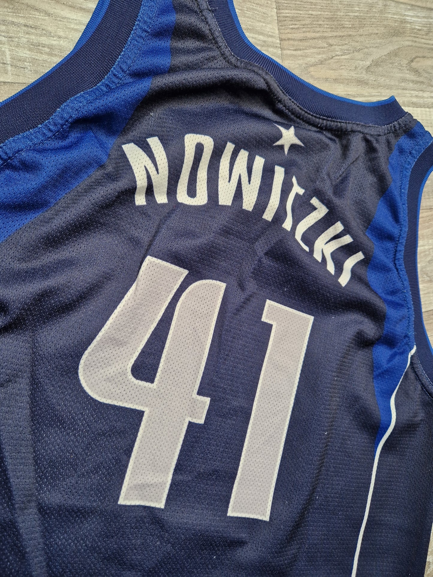 Dirk Nowitzki Dallas Mavericks Jersey Size Medium