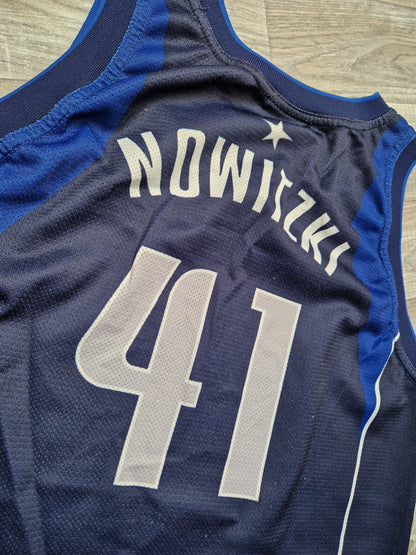 Dirk Nowitzki Dallas Mavericks Jersey Size Medium