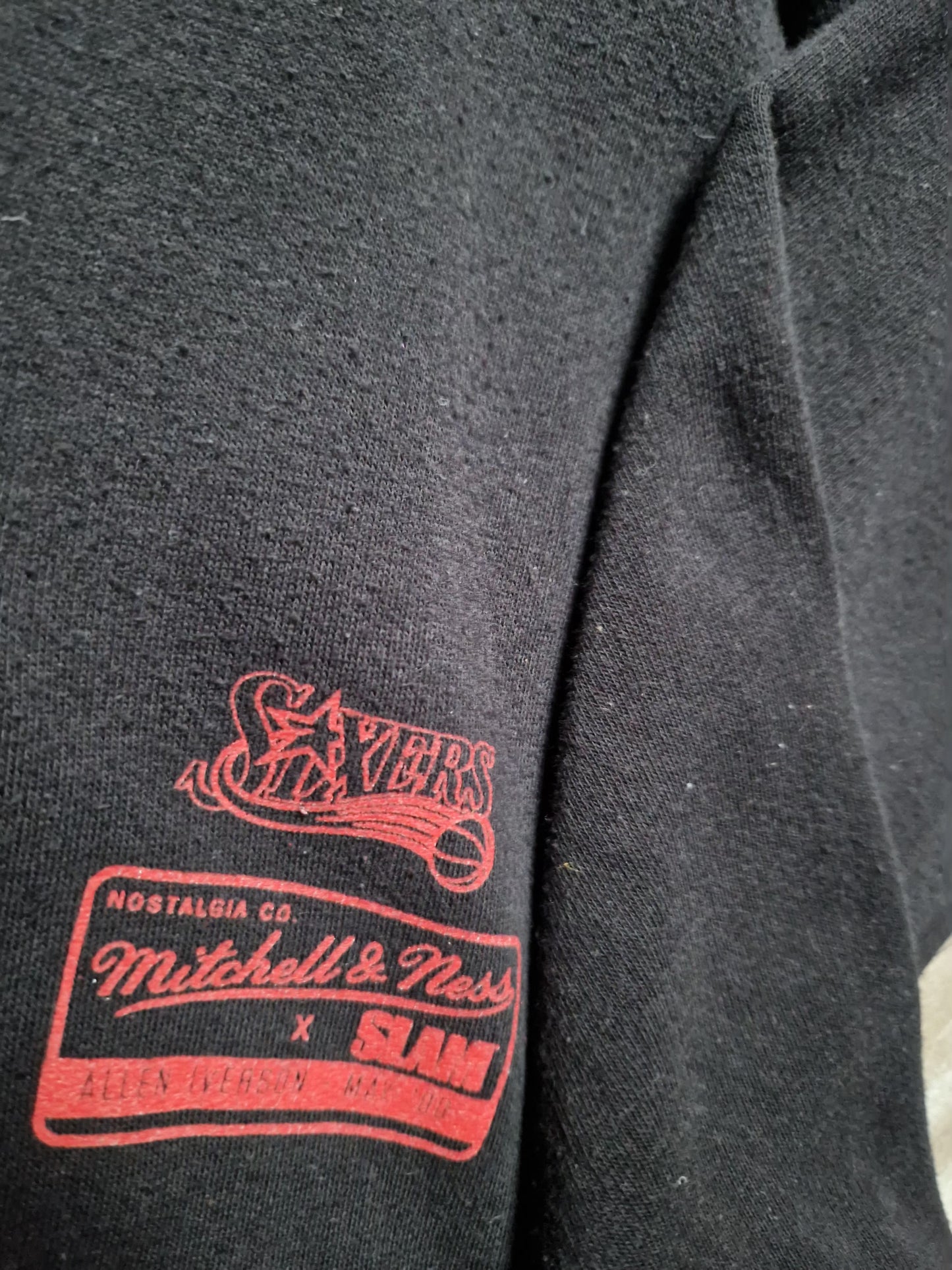 Allen Iverson Philadelphia 76ers SLAM Hoodie Size Large