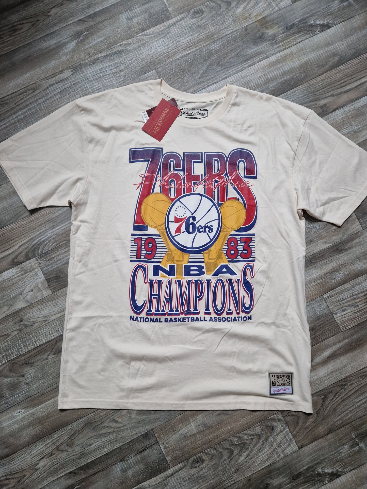 Philadelphia 76ers T-Shirt Size XL