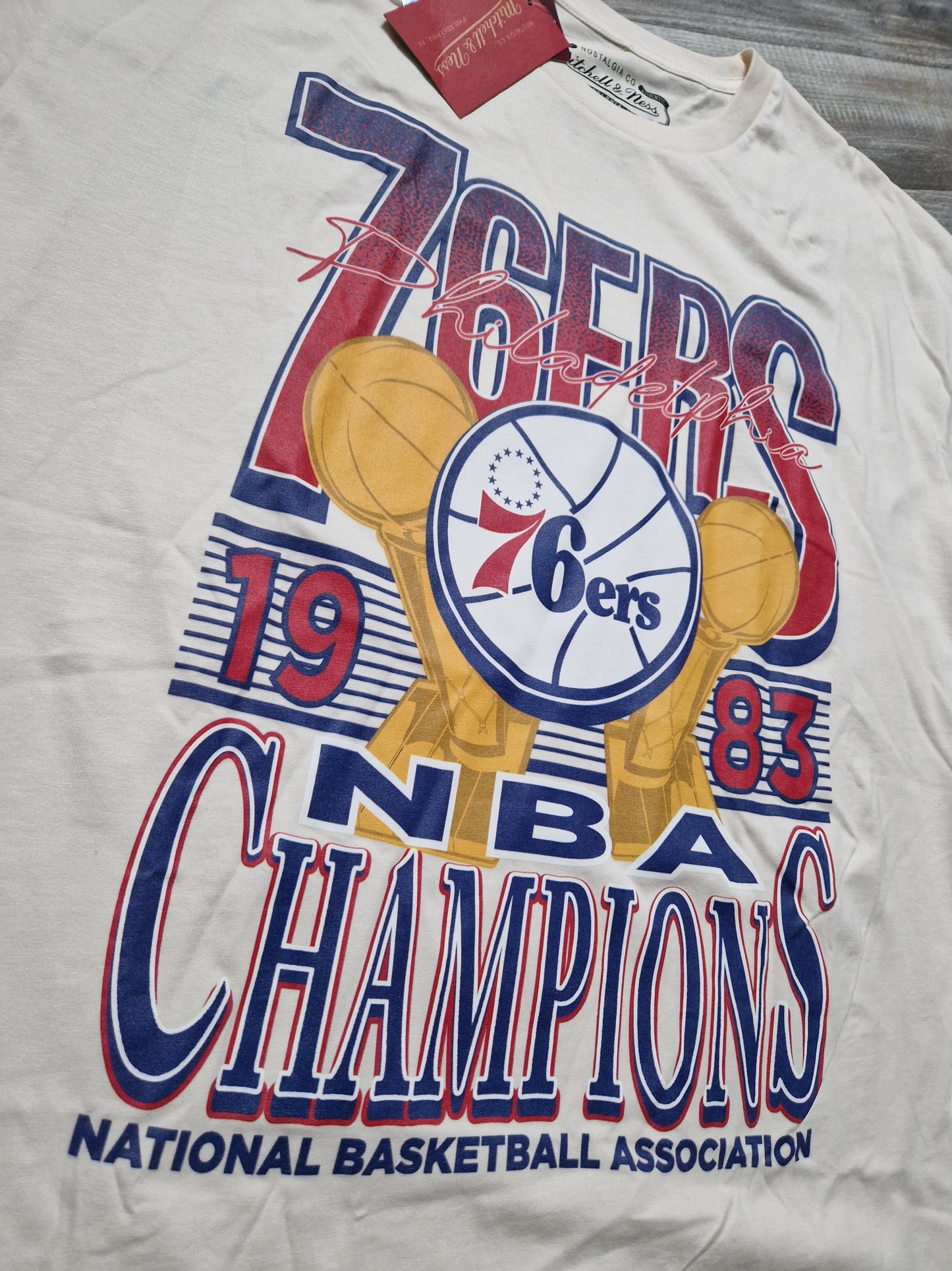 Philadelphia 76ers T-Shirt Size XL